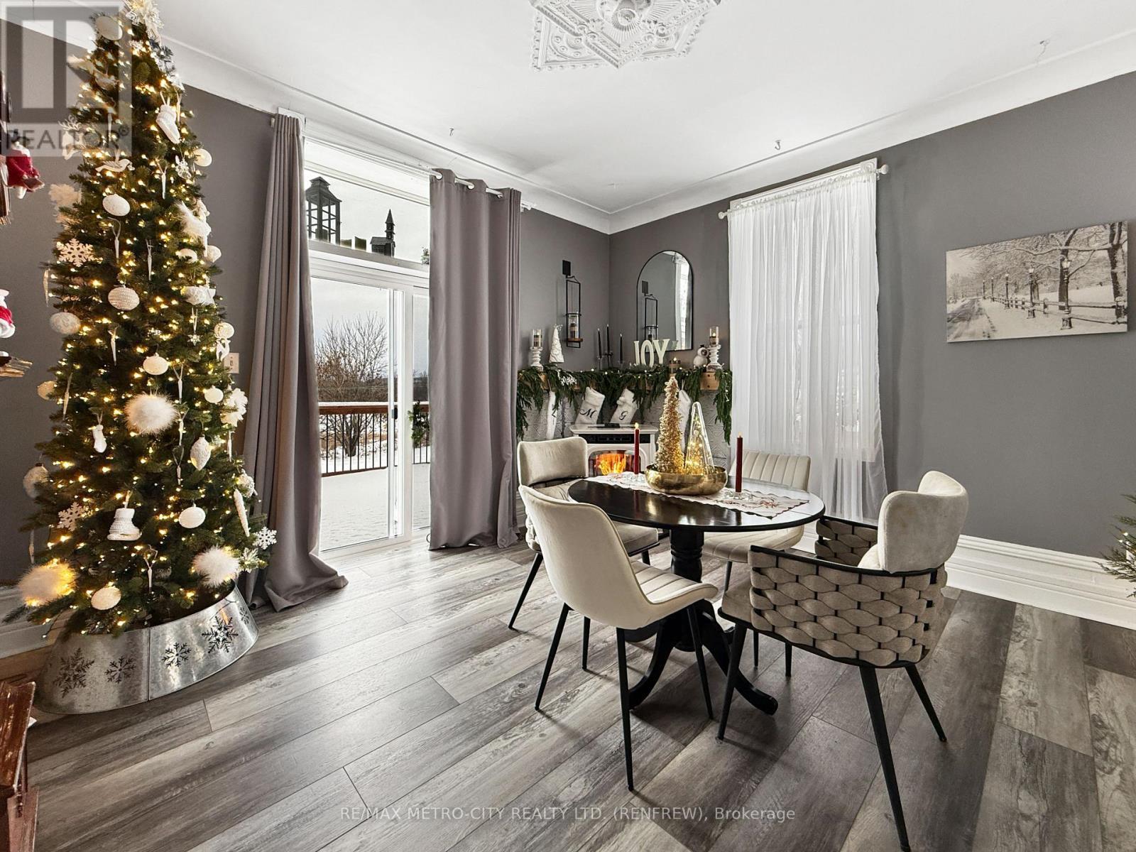 1380 Highway 132 Highway, Admaston/Bromley, ON - Indoor Photo Showing Dining Room