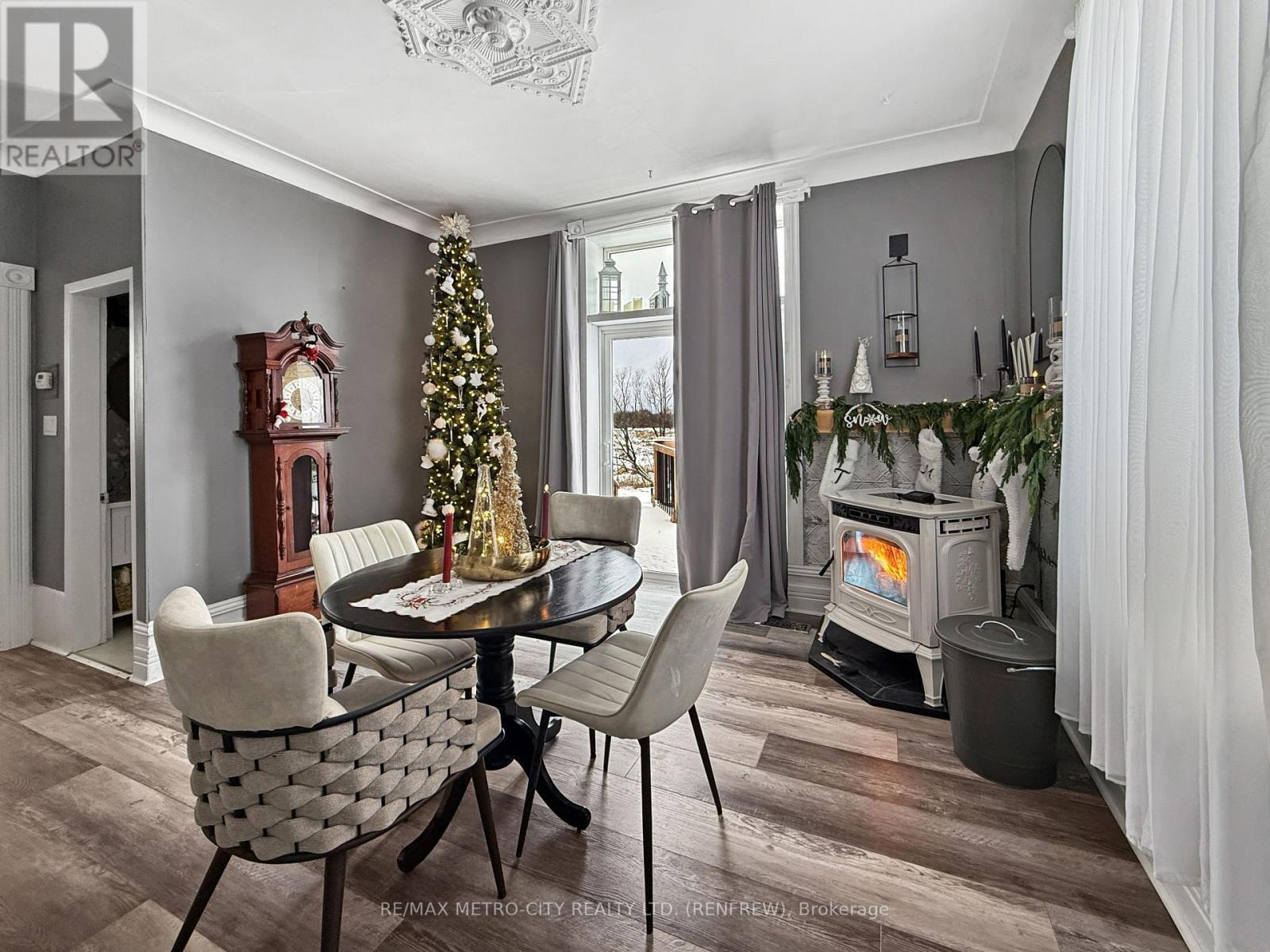 1380 Highway 132 Highway, Admaston/Bromley, ON - Indoor Photo Showing Dining Room