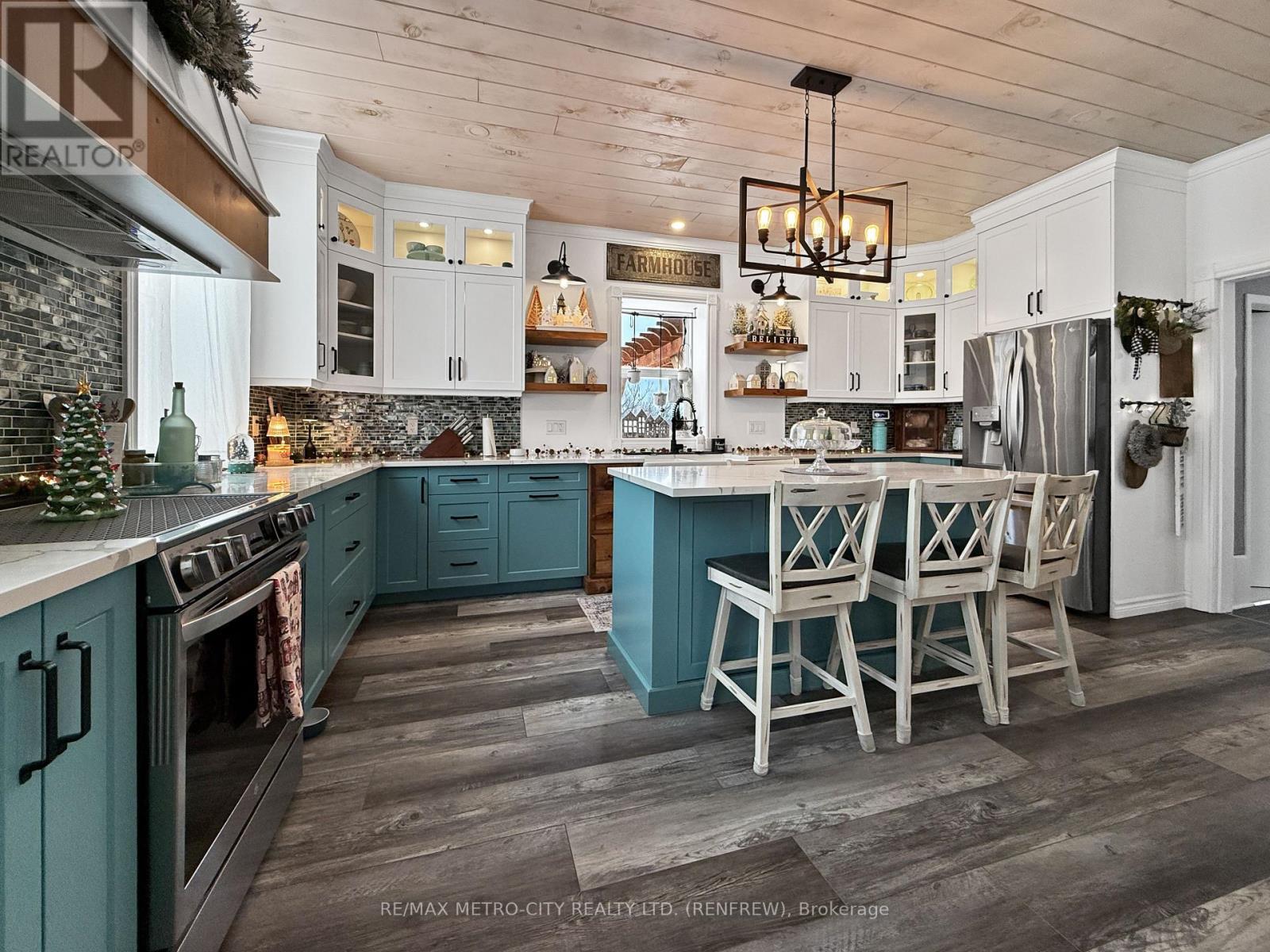1380 Highway 132 Highway, Admaston/Bromley, ON - Indoor Photo Showing Kitchen With Upgraded Kitchen