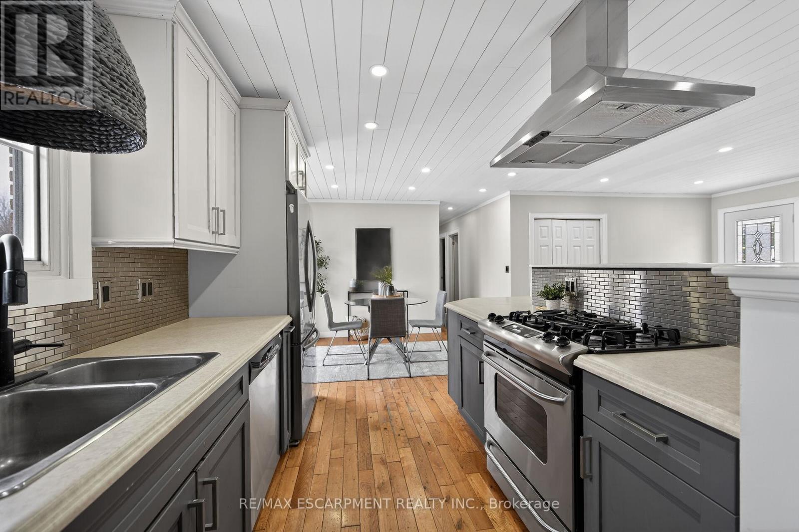 2470 Highway 24, Norfolk, ON - Indoor Photo Showing Kitchen With Double Sink With Upgraded Kitchen