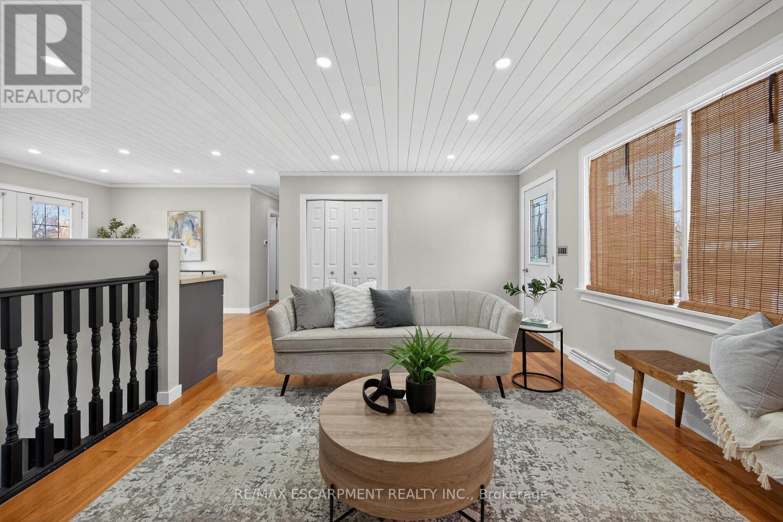 2470 Highway 24, Norfolk, ON - Indoor Photo Showing Living Room