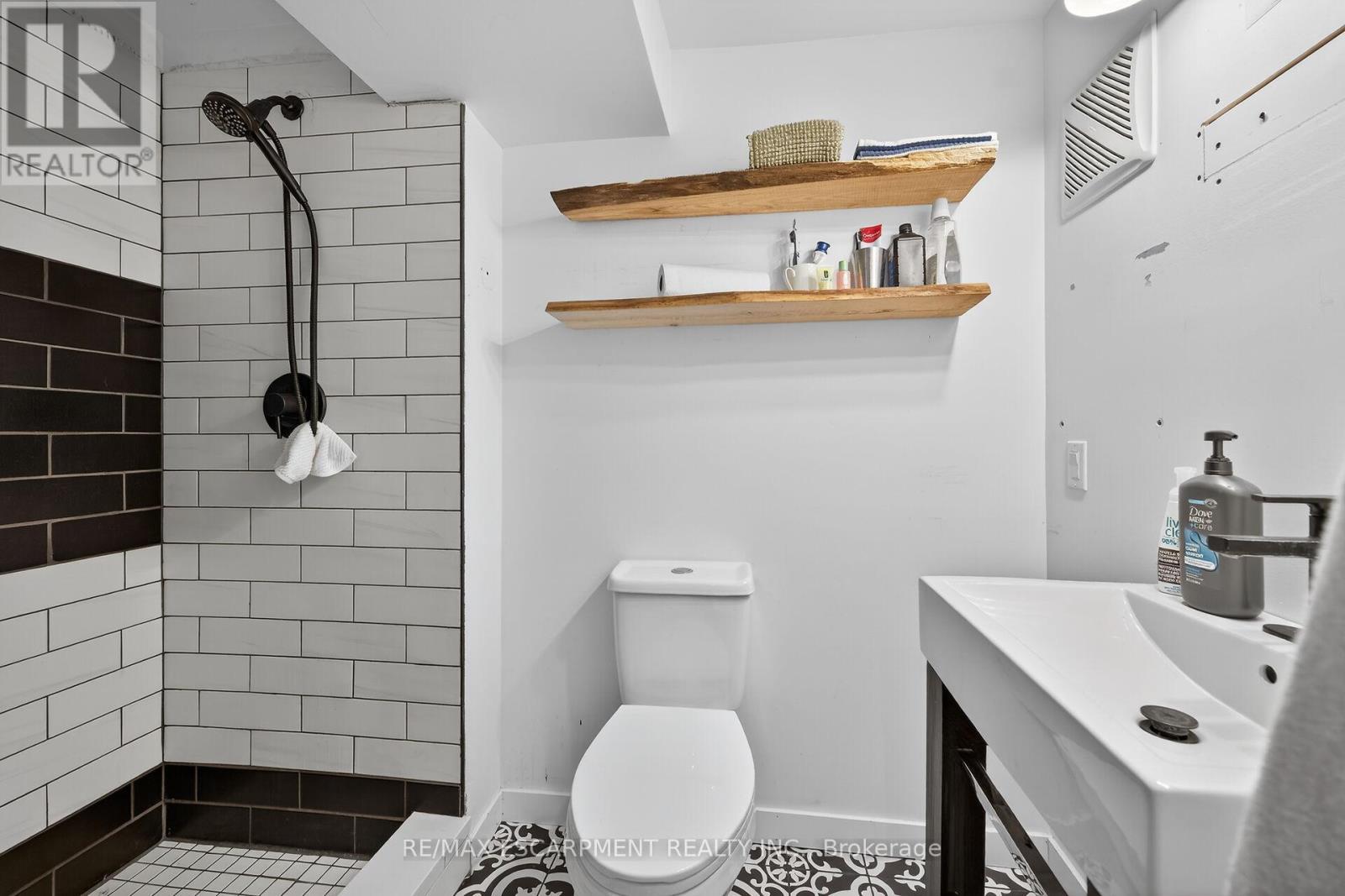 2470 Highway 24, Norfolk, ON - Indoor Photo Showing Bathroom