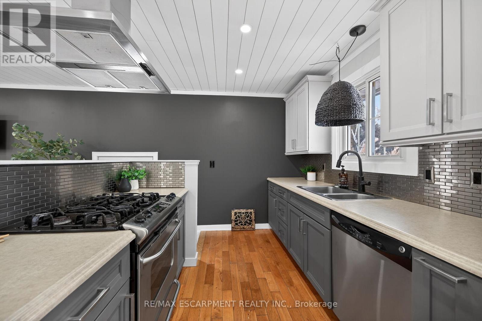 2470 Highway 24, Norfolk, ON - Indoor Photo Showing Kitchen With Double Sink With Upgraded Kitchen