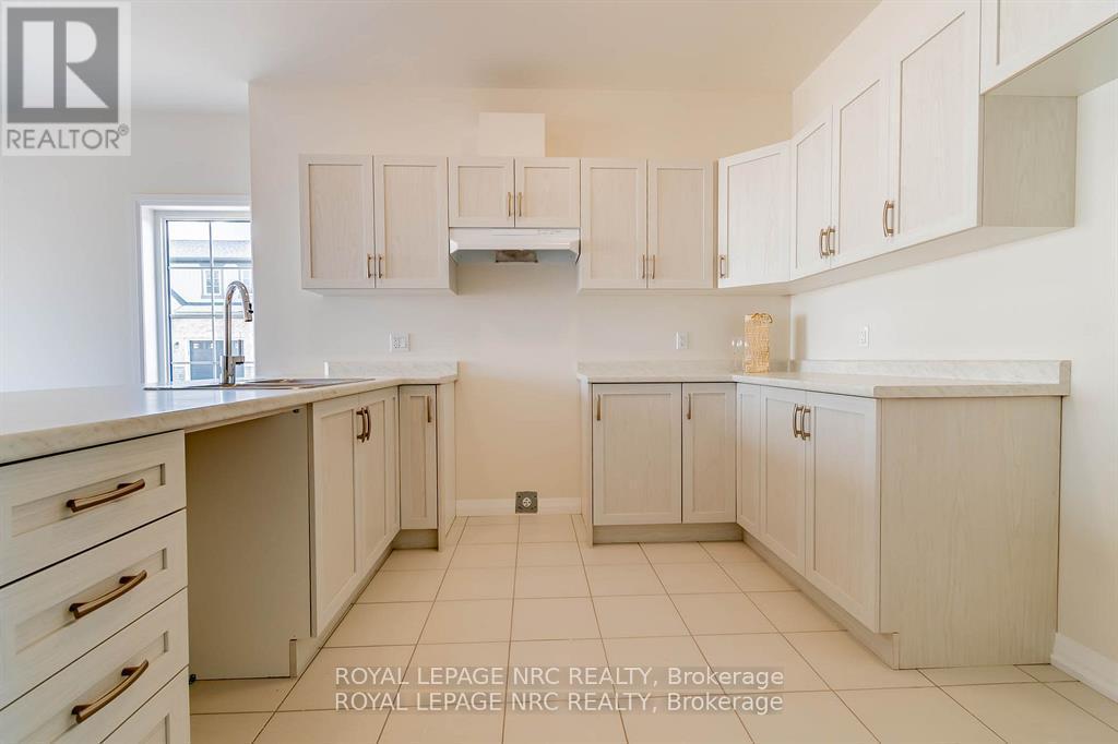 20 - 397 Garrison Road, Fort Erie (Lakeshore), ON - Indoor Photo Showing Kitchen