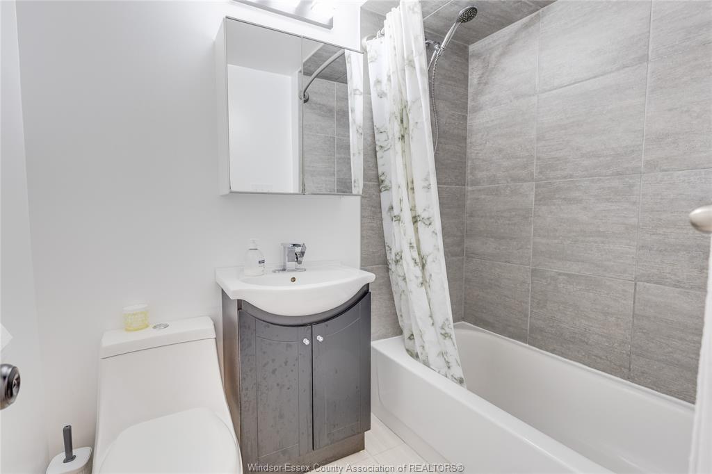 2446 Gatwick Avenue, Windsor, ON