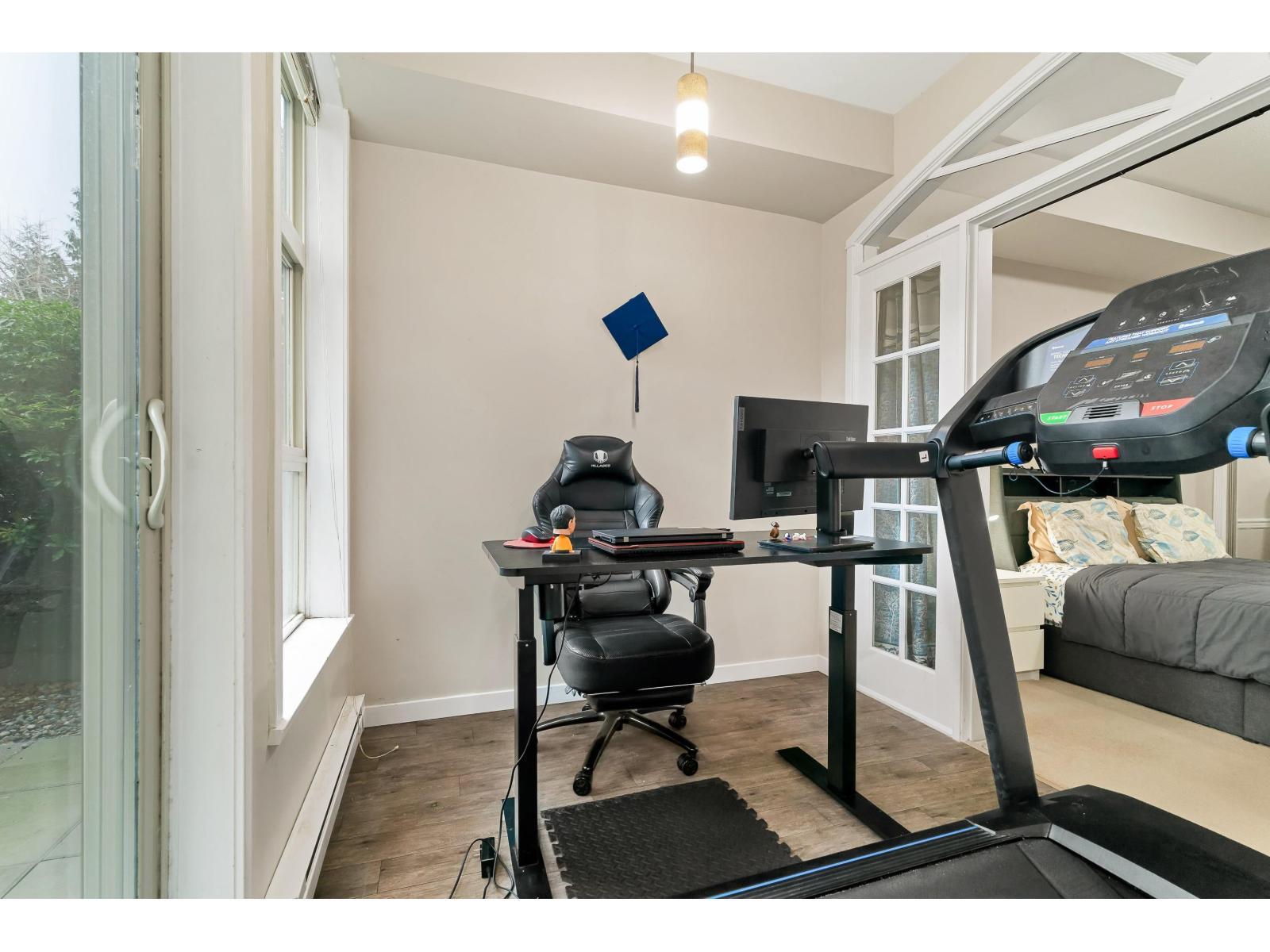 114 33485 South Fraser Way, Abbotsford, BC - Indoor Photo Showing Gym Room