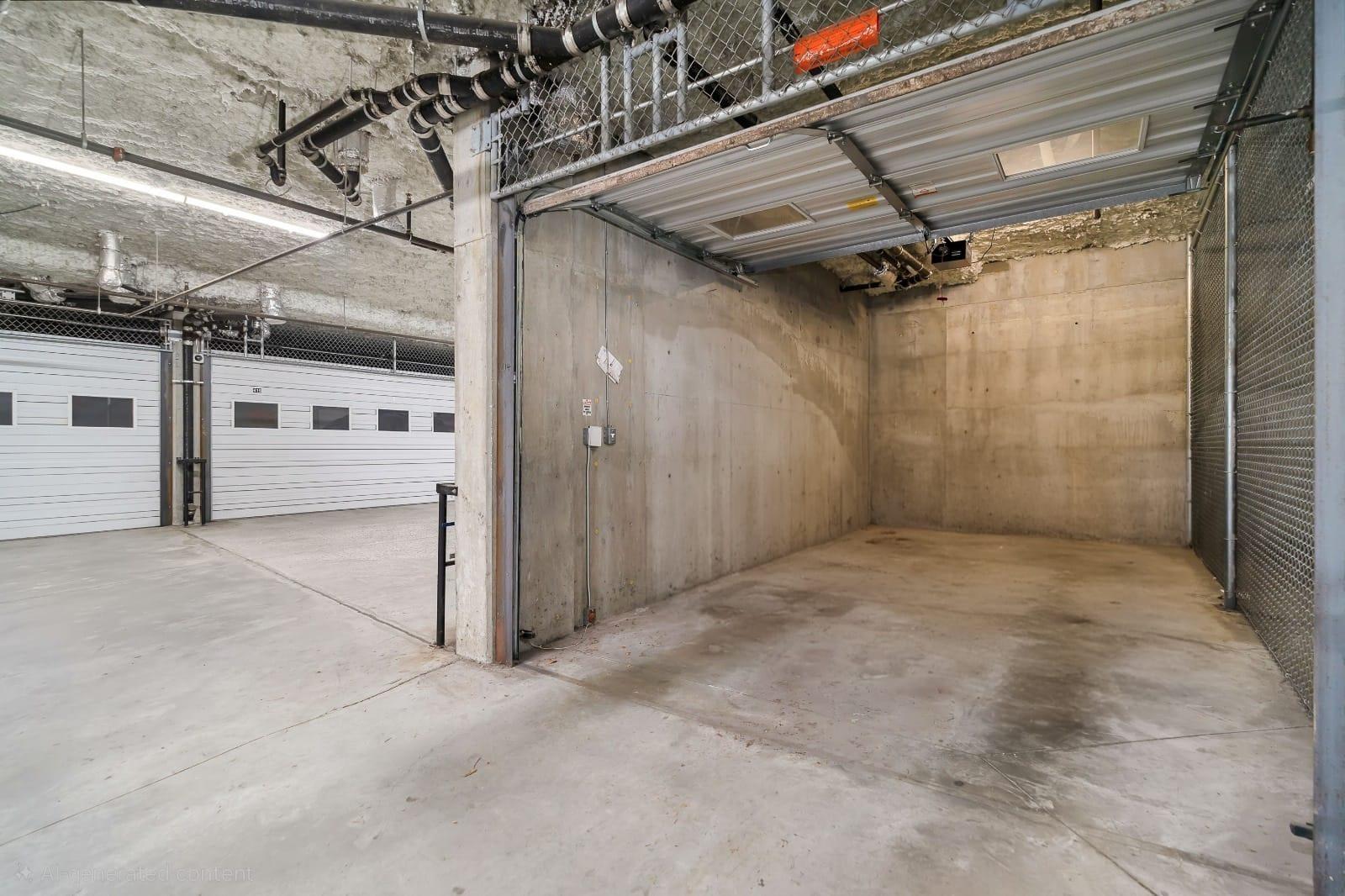 114 33485 South Fraser Way, Abbotsford, BC - Indoor Photo Showing Garage