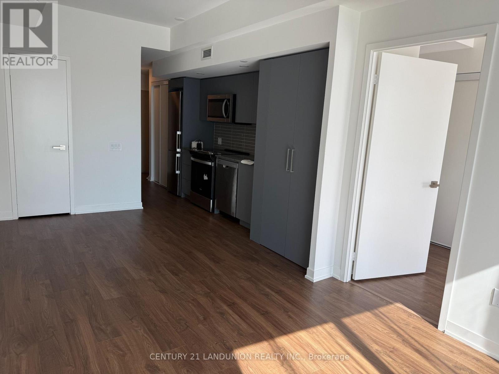 207 - 500 Wilson Avenue, Toronto, ON - Indoor