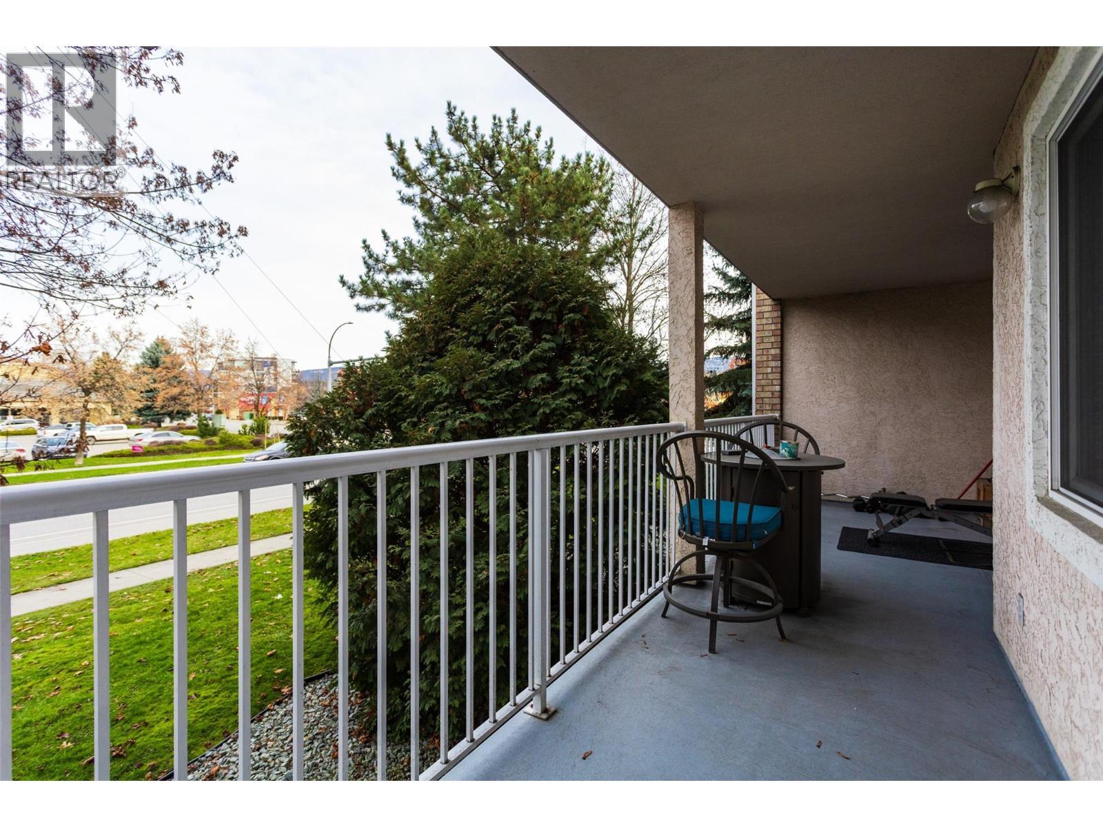 400 Sutton Crescent Unit# 110, Kelowna, BC - Outdoor With Balcony With Exterior