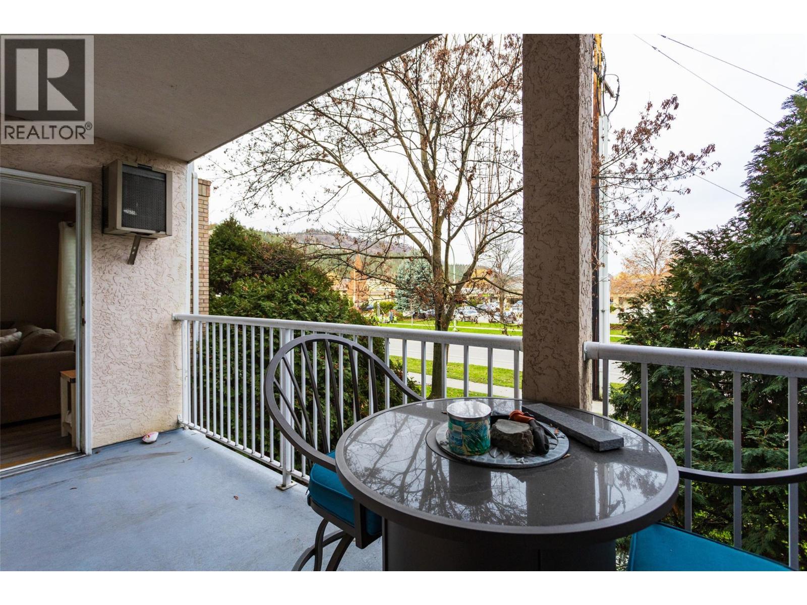 400 Sutton Crescent Unit# 110, Kelowna, BC - Outdoor With Balcony With Exterior