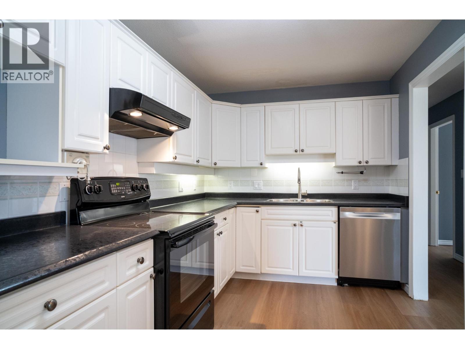 3300 Centennial Drive Unit# 213, Vernon, BC - Indoor Photo Showing Kitchen