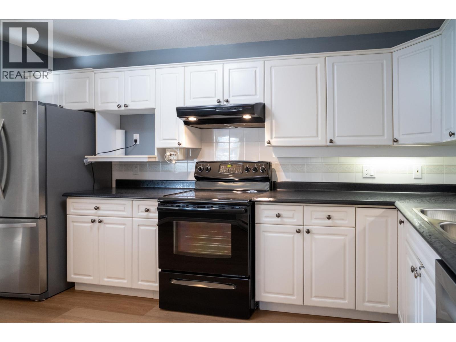 3300 Centennial Drive Unit# 213, Vernon, BC - Indoor Photo Showing Kitchen