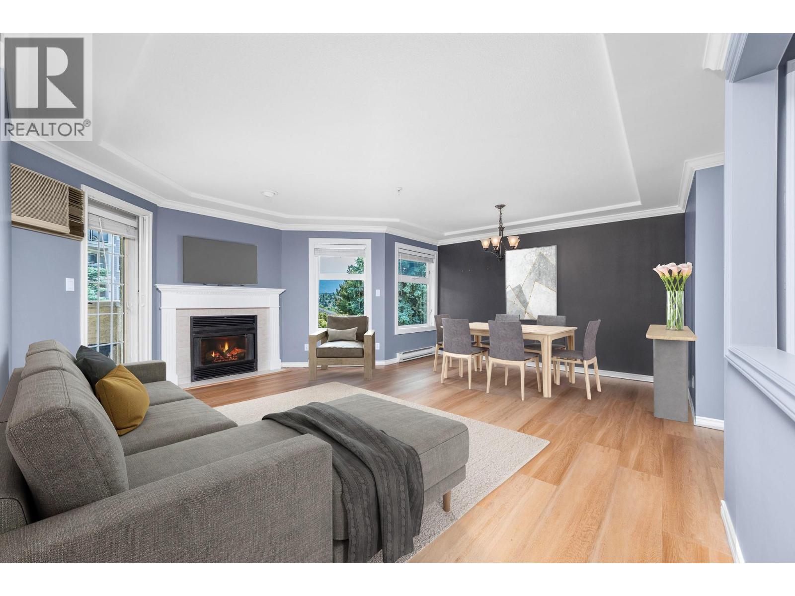 3300 Centennial Drive Unit# 213, Vernon, BC - Indoor Photo Showing Living Room With Fireplace