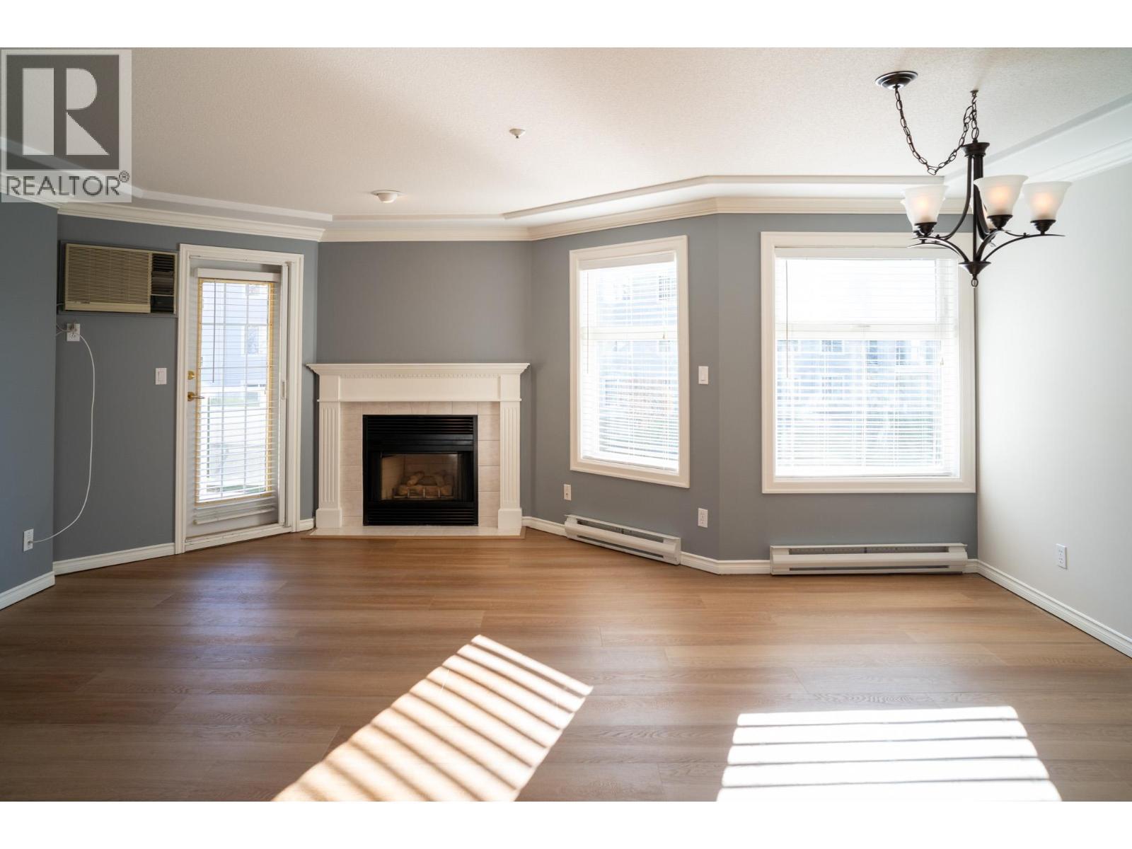 3300 Centennial Drive Unit# 213, Vernon, BC - Indoor Photo Showing Living Room With Fireplace