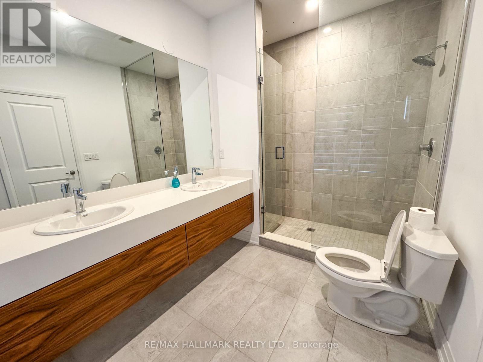 22 Direzze Court, Richmond Hill, ON - Indoor Photo Showing Bathroom