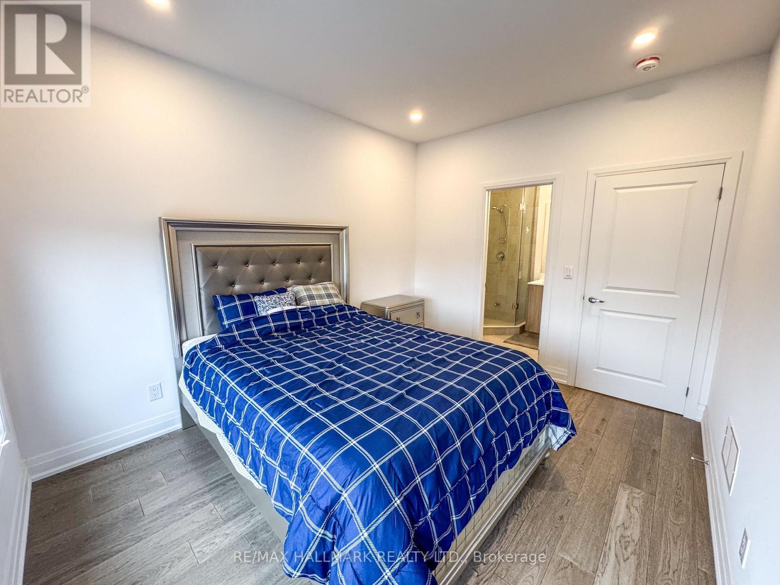 22 Direzze Court, Richmond Hill, ON - Indoor Photo Showing Bedroom