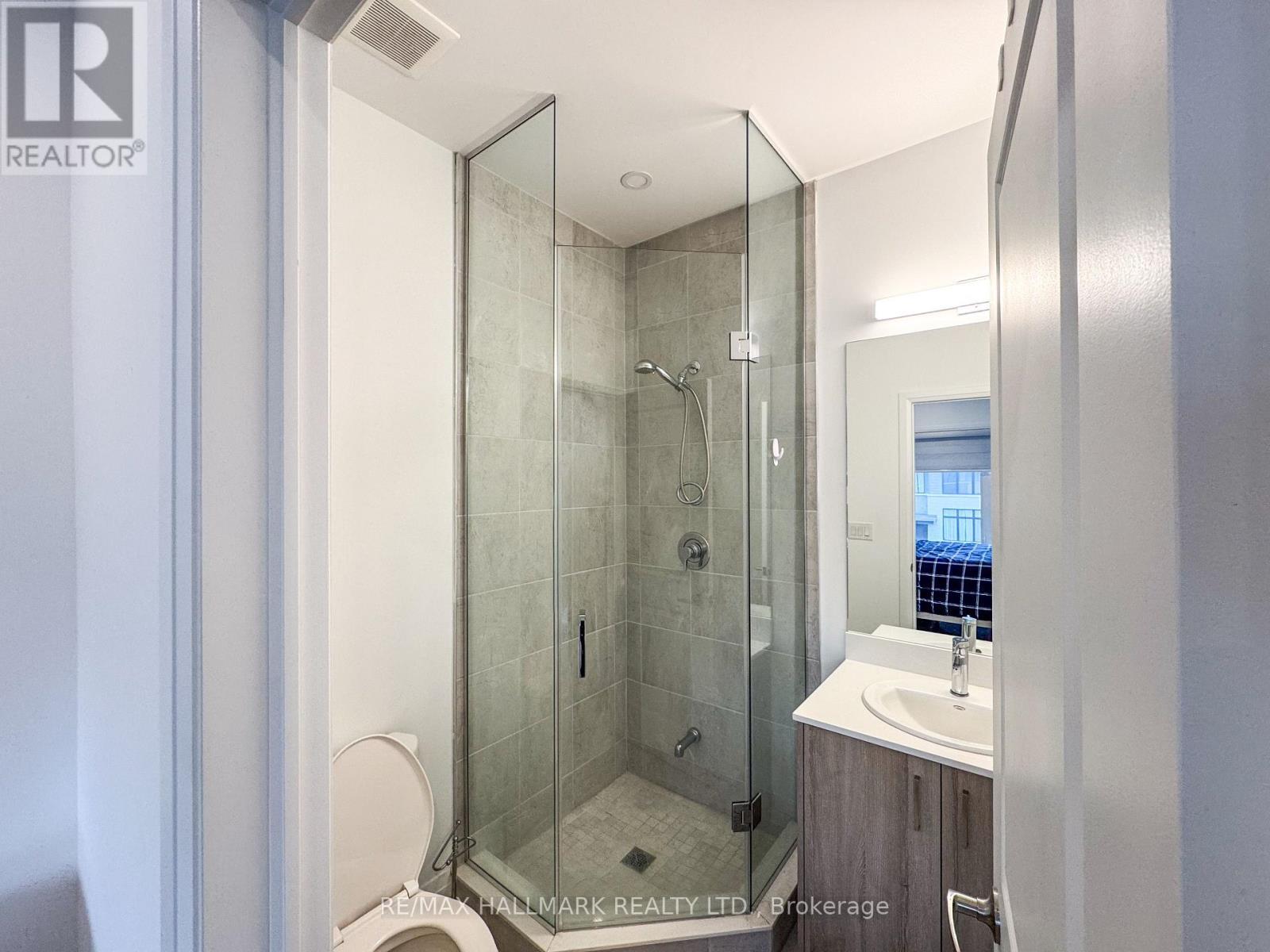 22 Direzze Court, Richmond Hill, ON - Indoor Photo Showing Bathroom