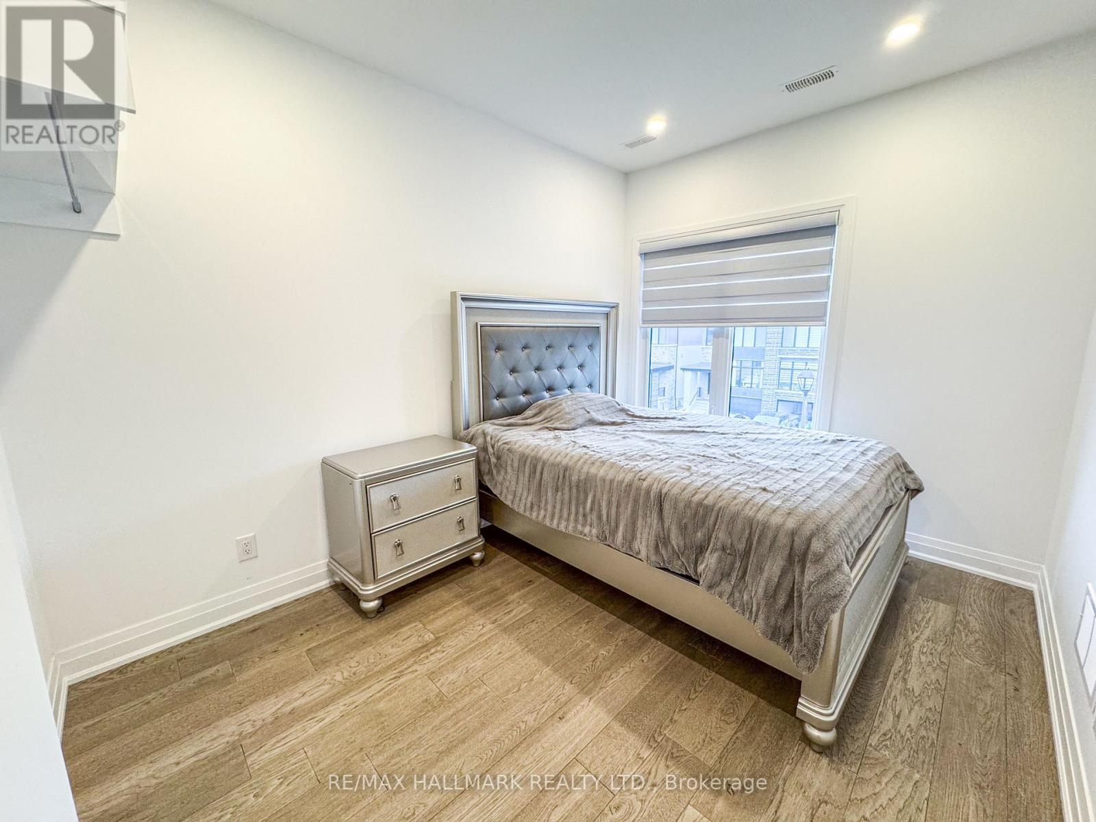 22 Direzze Court, Richmond Hill, ON - Indoor Photo Showing Bedroom