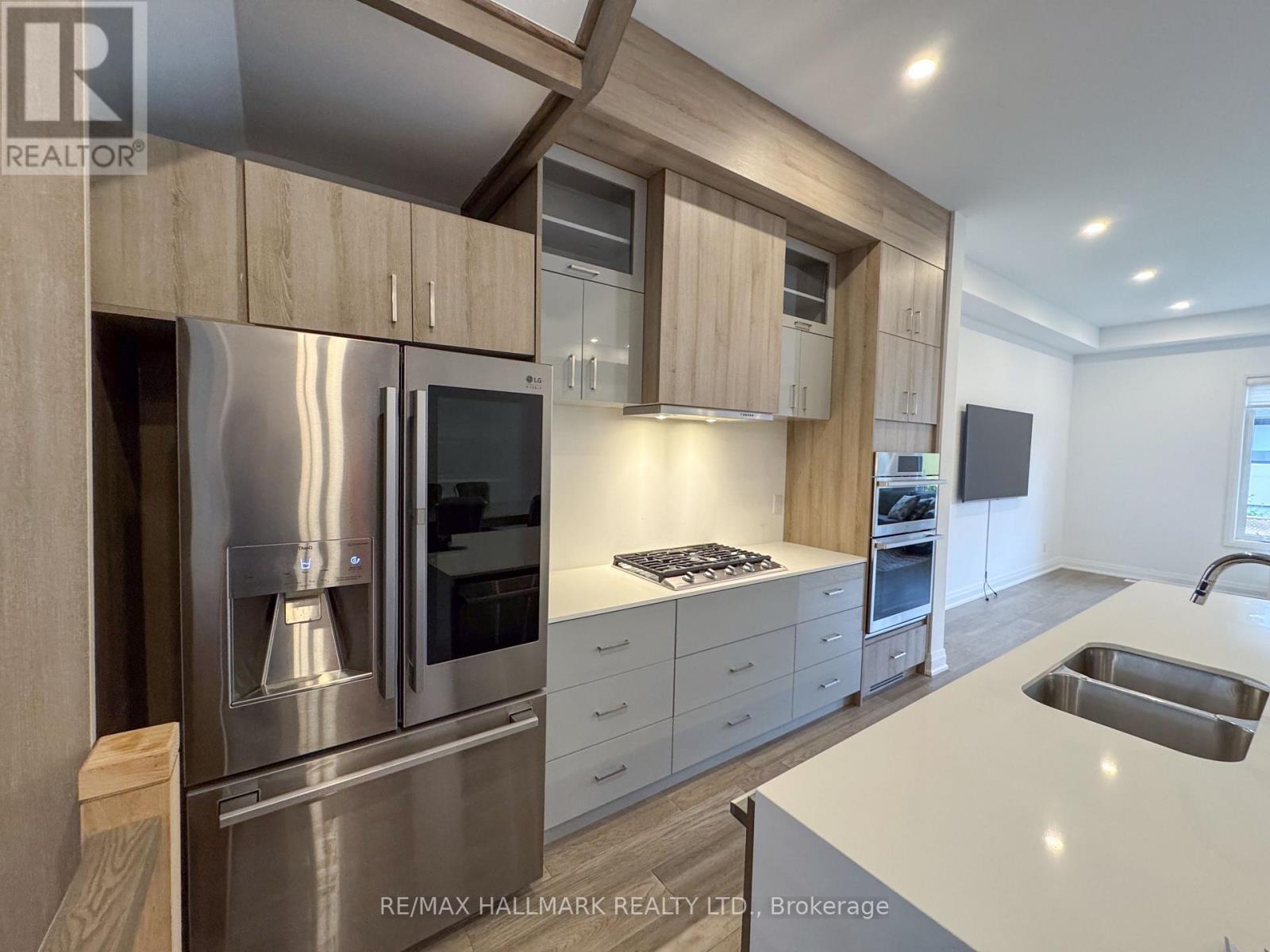 22 Direzze Court, Richmond Hill, ON - Indoor Photo Showing Kitchen With Stainless Steel Kitchen With Double Sink With Upgraded Kitchen