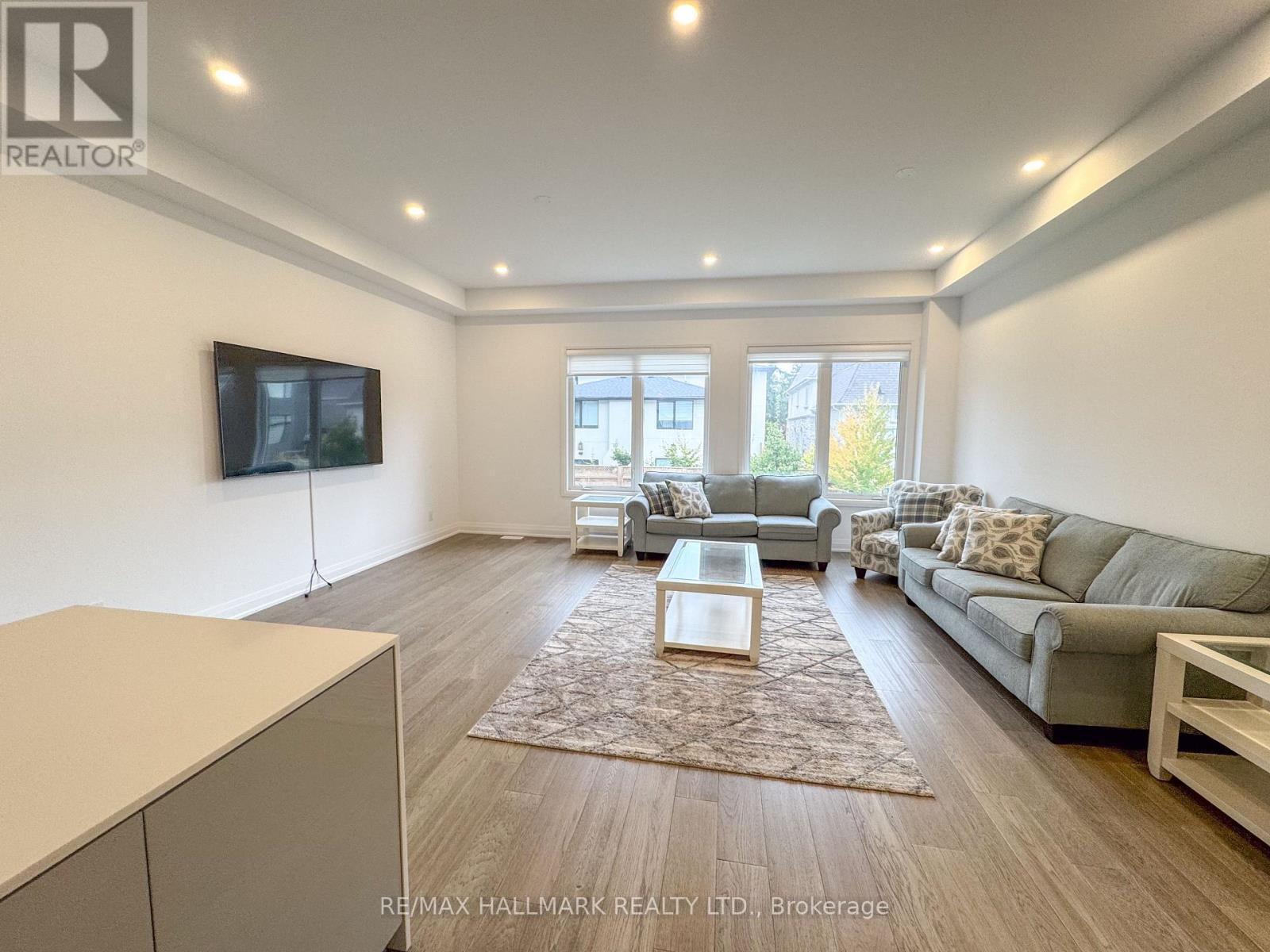 22 Direzze Court, Richmond Hill, ON - Indoor Photo Showing Living Room
