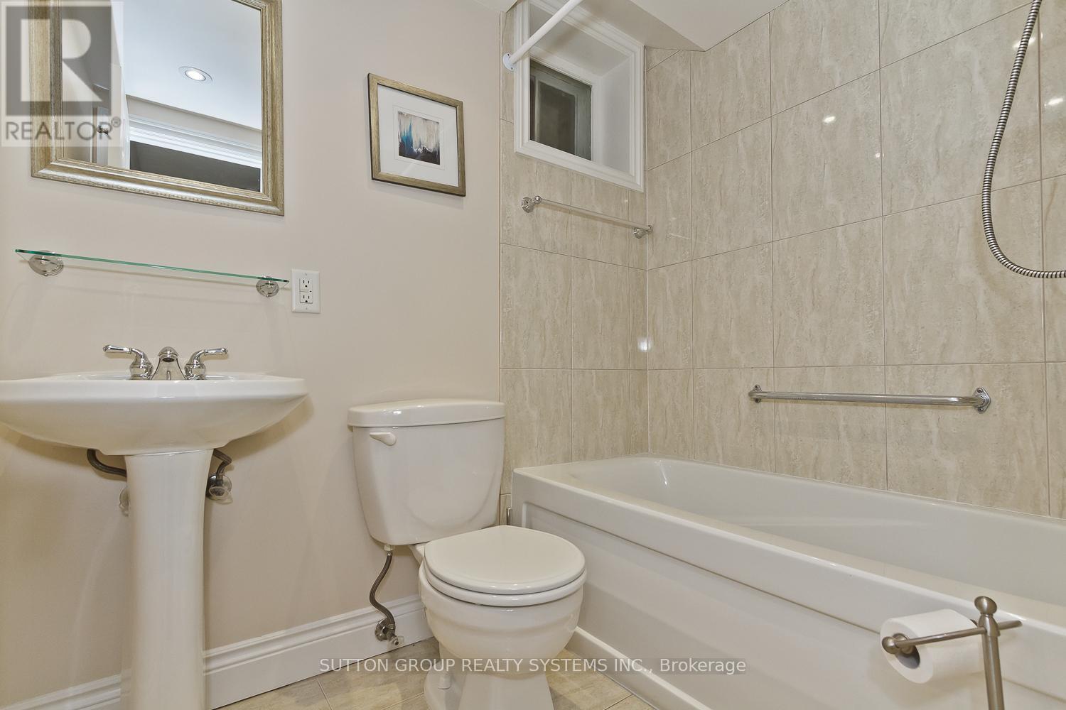 36 Doddington Drive, Toronto, ON - Indoor Photo Showing Bathroom