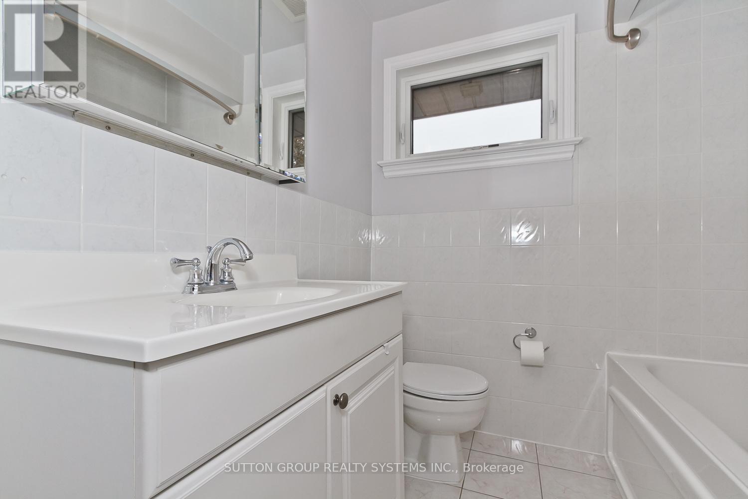 36 Doddington Drive, Toronto, ON - Indoor Photo Showing Bathroom