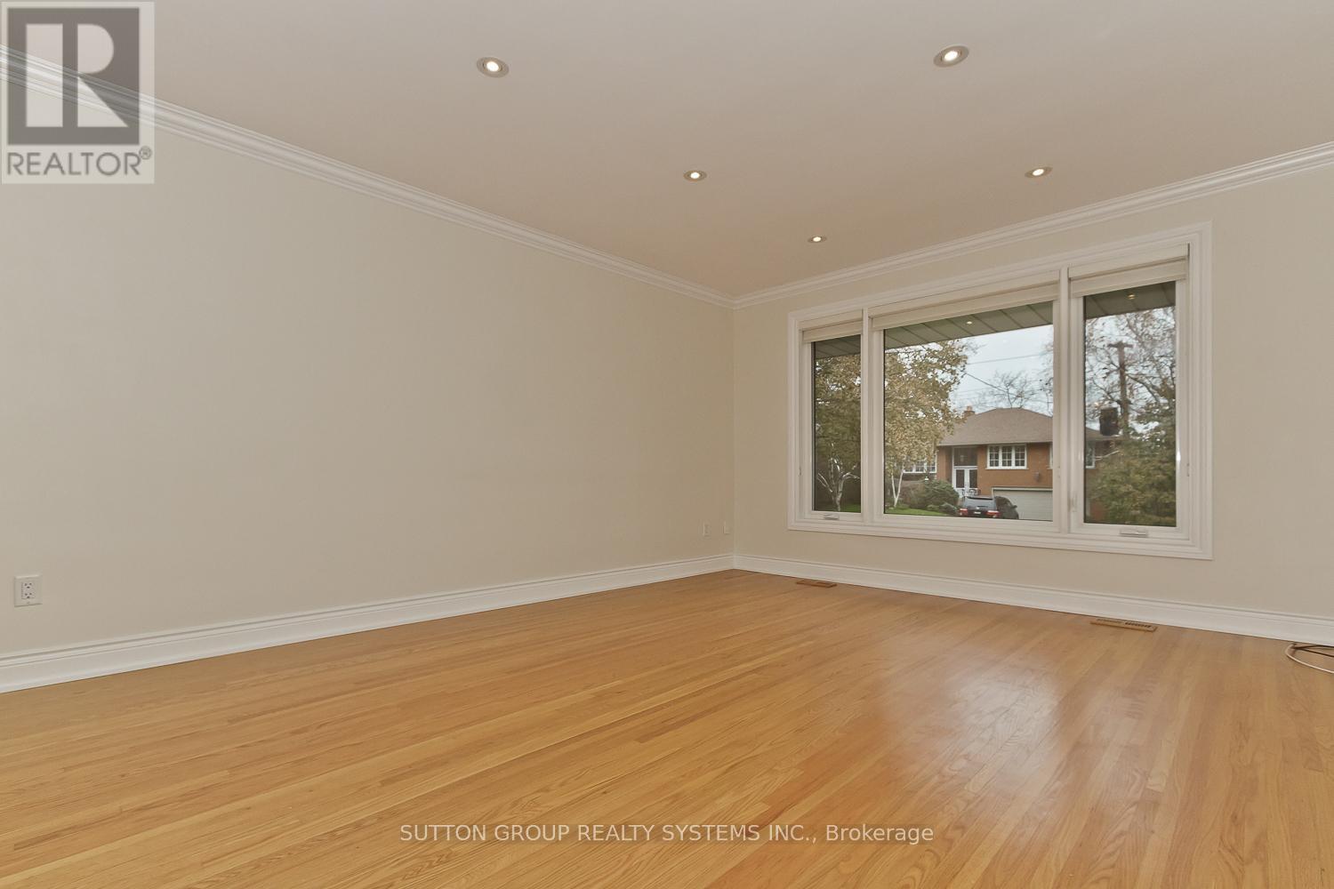 36 Doddington Drive, Toronto, ON - Indoor Photo Showing Other Room