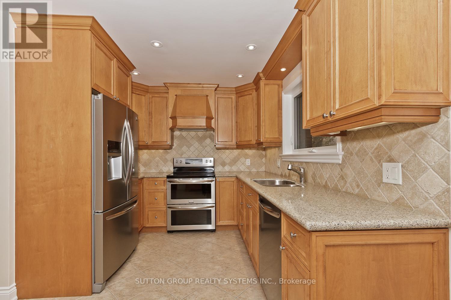 36 Doddington Drive, Toronto, ON - Indoor Photo Showing Kitchen