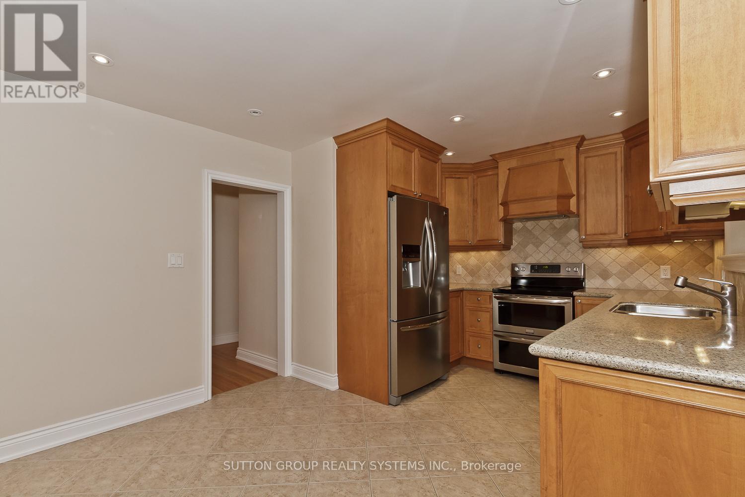 36 Doddington Drive, Toronto, ON - Indoor Photo Showing Kitchen