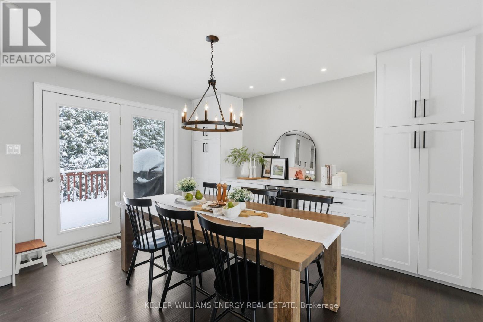 307 Fleetwood Road, Kawartha Lakes (Manvers), ON - Indoor Photo Showing Dining Room