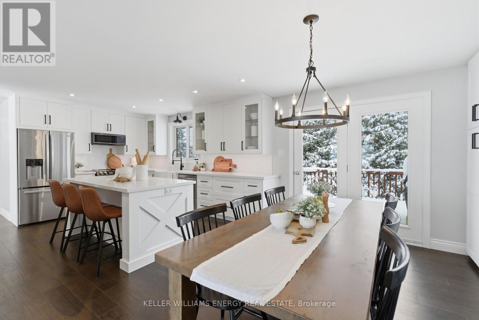 307 Fleetwood Road, Kawartha Lakes (Manvers), ON - Indoor Photo Showing Dining Room