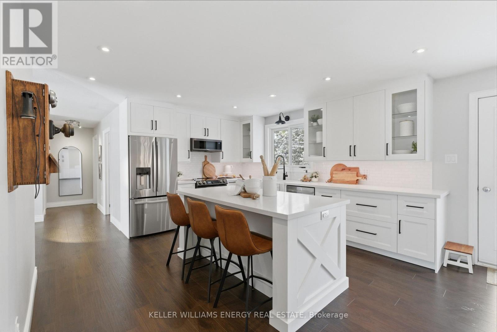 307 Fleetwood Road, Kawartha Lakes (Manvers), ON - Indoor Photo Showing Kitchen With Upgraded Kitchen