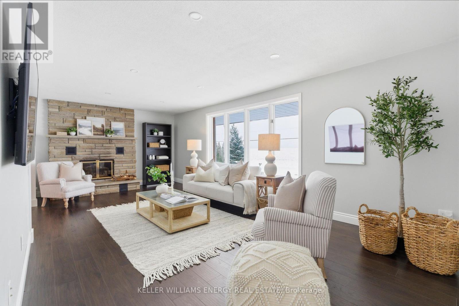 307 Fleetwood Road, Kawartha Lakes (Manvers), ON - Indoor Photo Showing Living Room With Fireplace