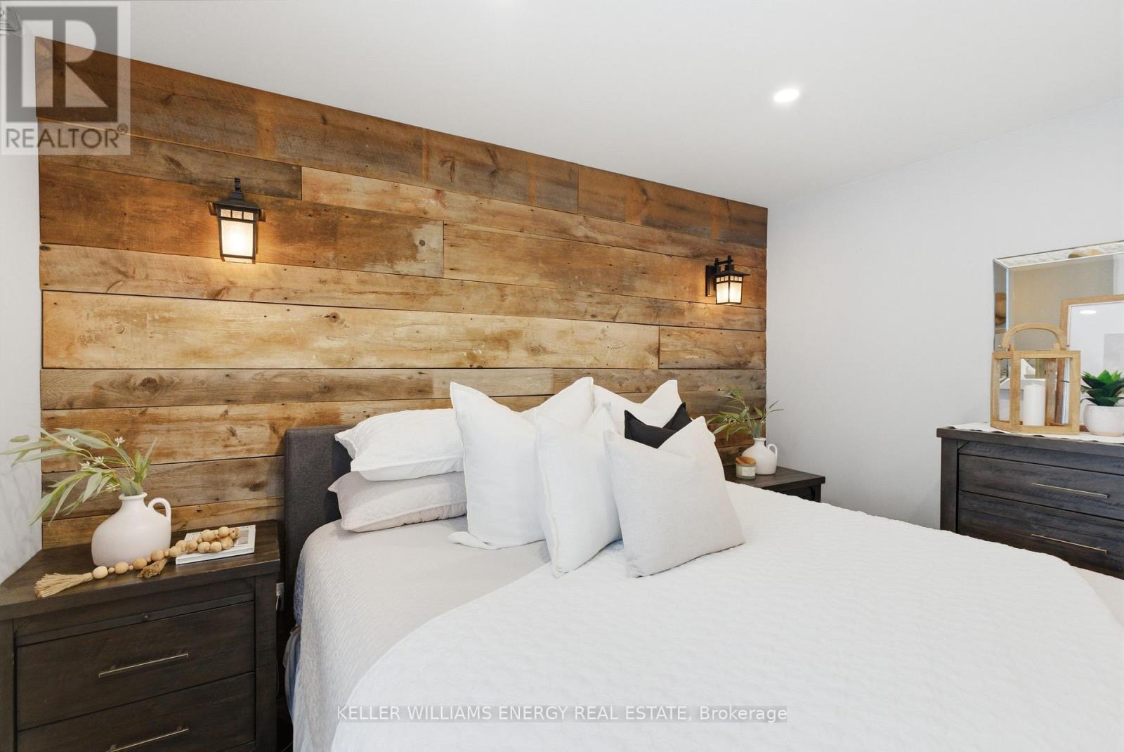 307 Fleetwood Road, Kawartha Lakes (Manvers), ON - Indoor Photo Showing Bedroom