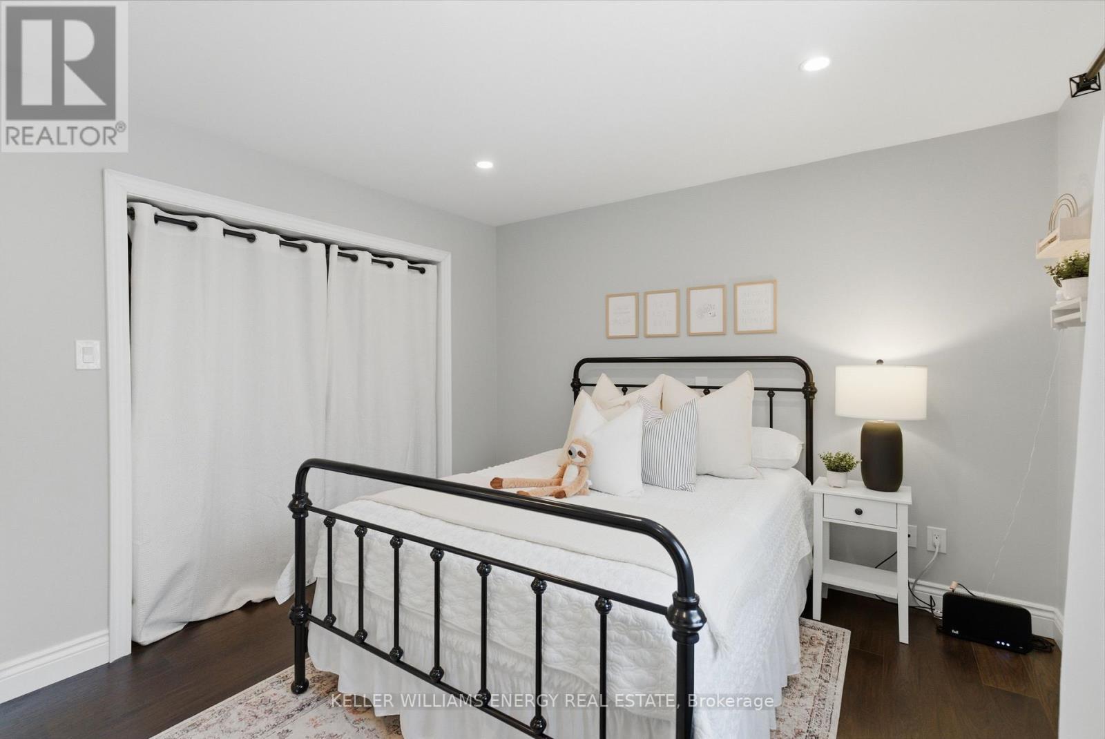 307 Fleetwood Road, Kawartha Lakes (Manvers), ON - Indoor Photo Showing Bedroom