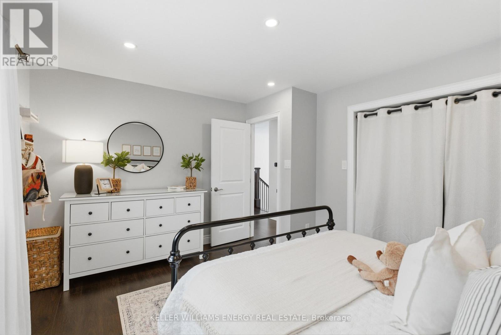 307 Fleetwood Road, Kawartha Lakes (Manvers), ON - Indoor Photo Showing Bedroom