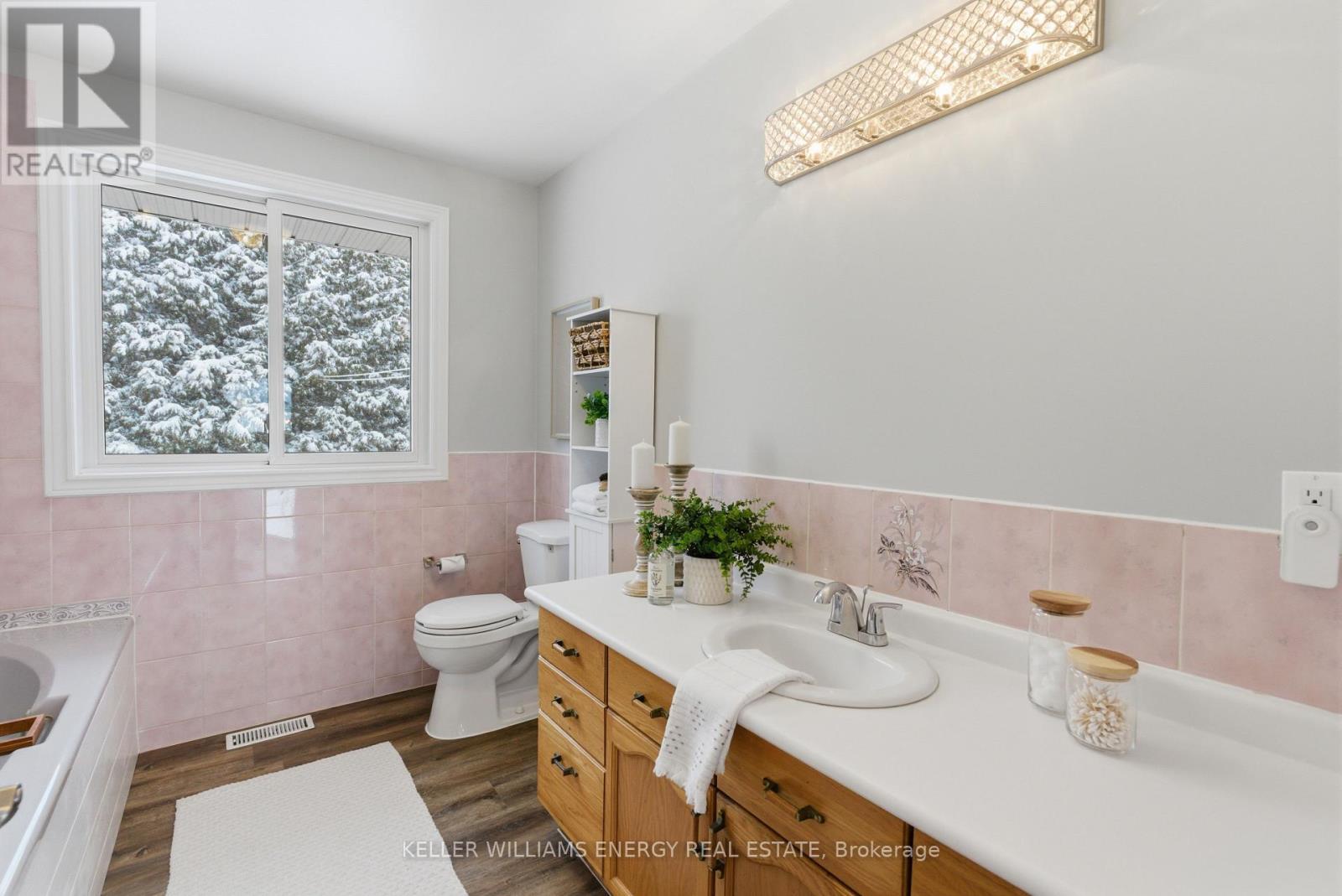 307 Fleetwood Road, Kawartha Lakes (Manvers), ON - Indoor Photo Showing Bathroom
