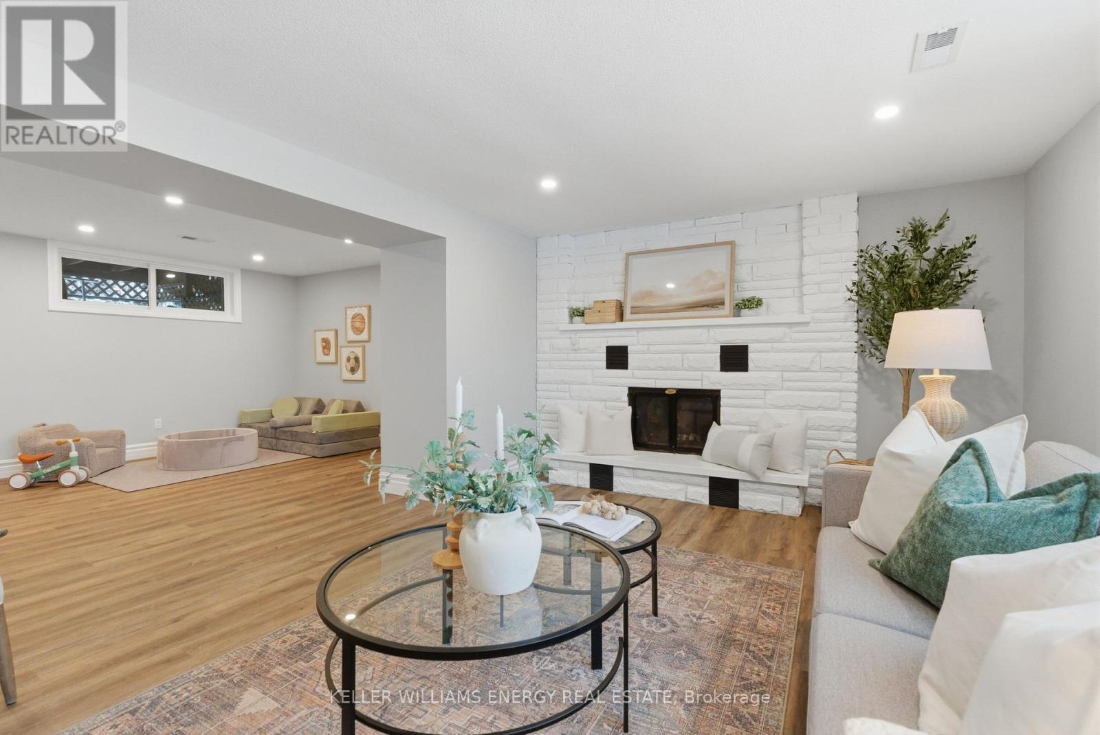 307 Fleetwood Road, Kawartha Lakes (Manvers), ON - Indoor Photo Showing Living Room