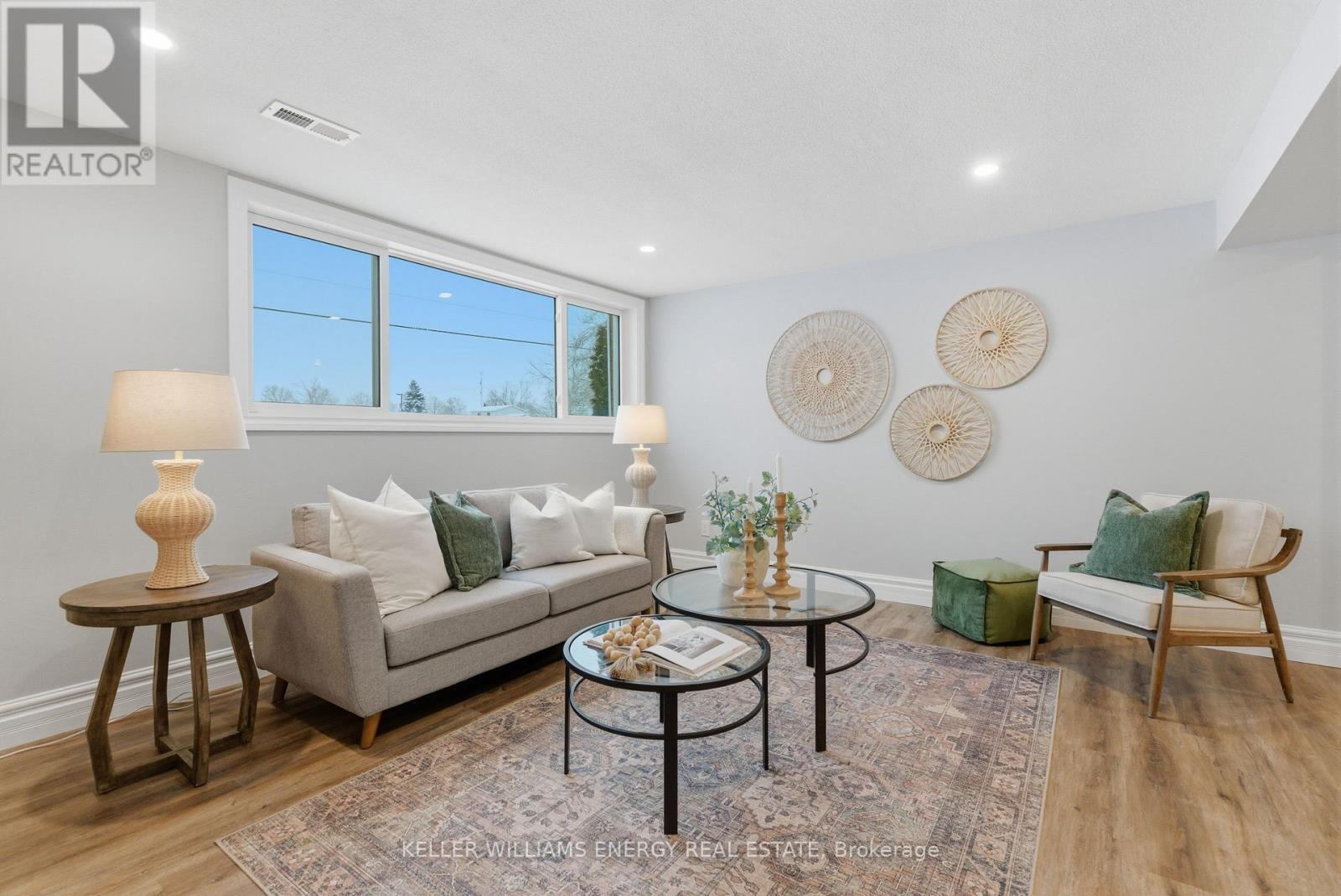 307 Fleetwood Road, Kawartha Lakes (Manvers), ON - Indoor Photo Showing Living Room