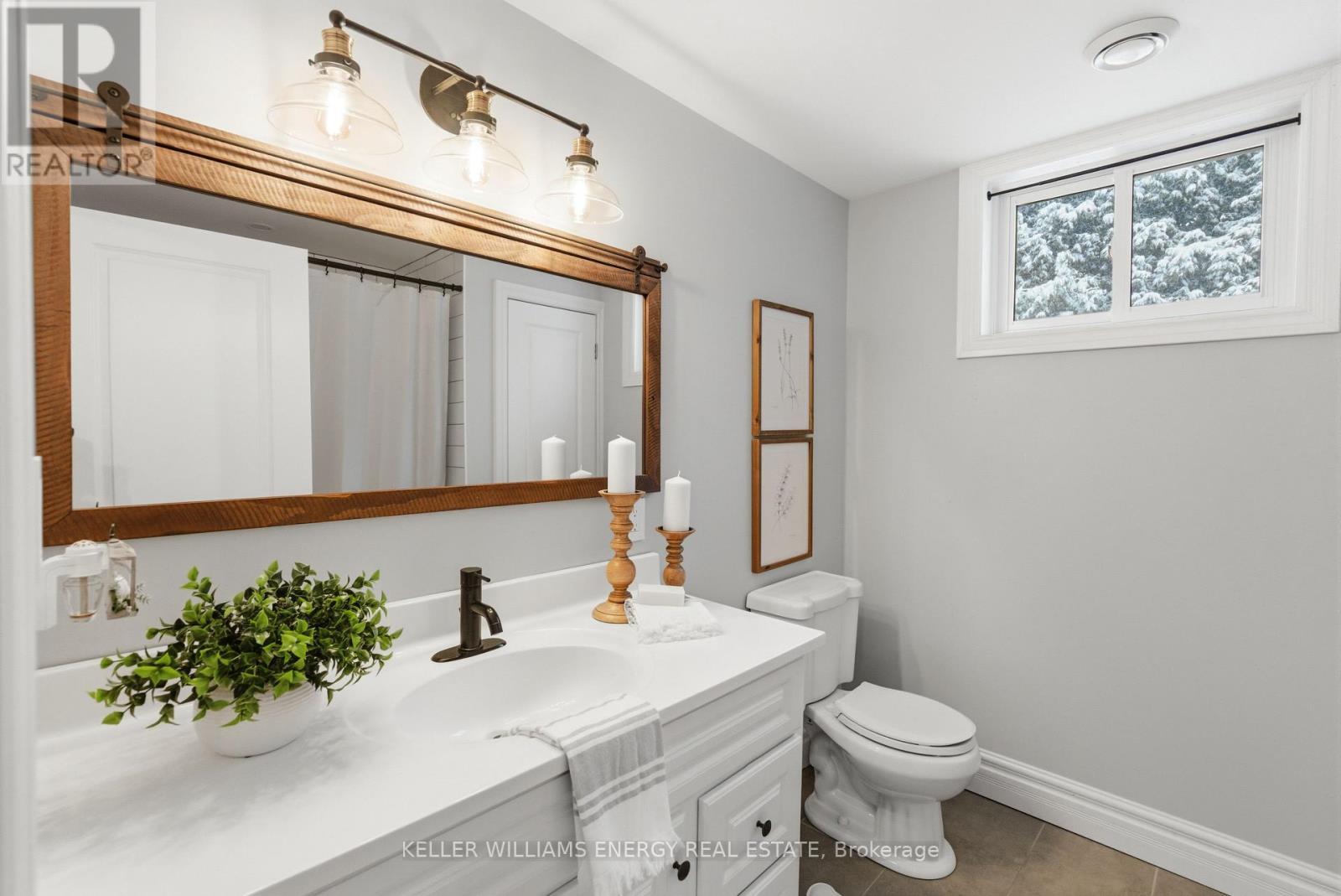 307 Fleetwood Road, Kawartha Lakes (Manvers), ON - Indoor Photo Showing Bathroom