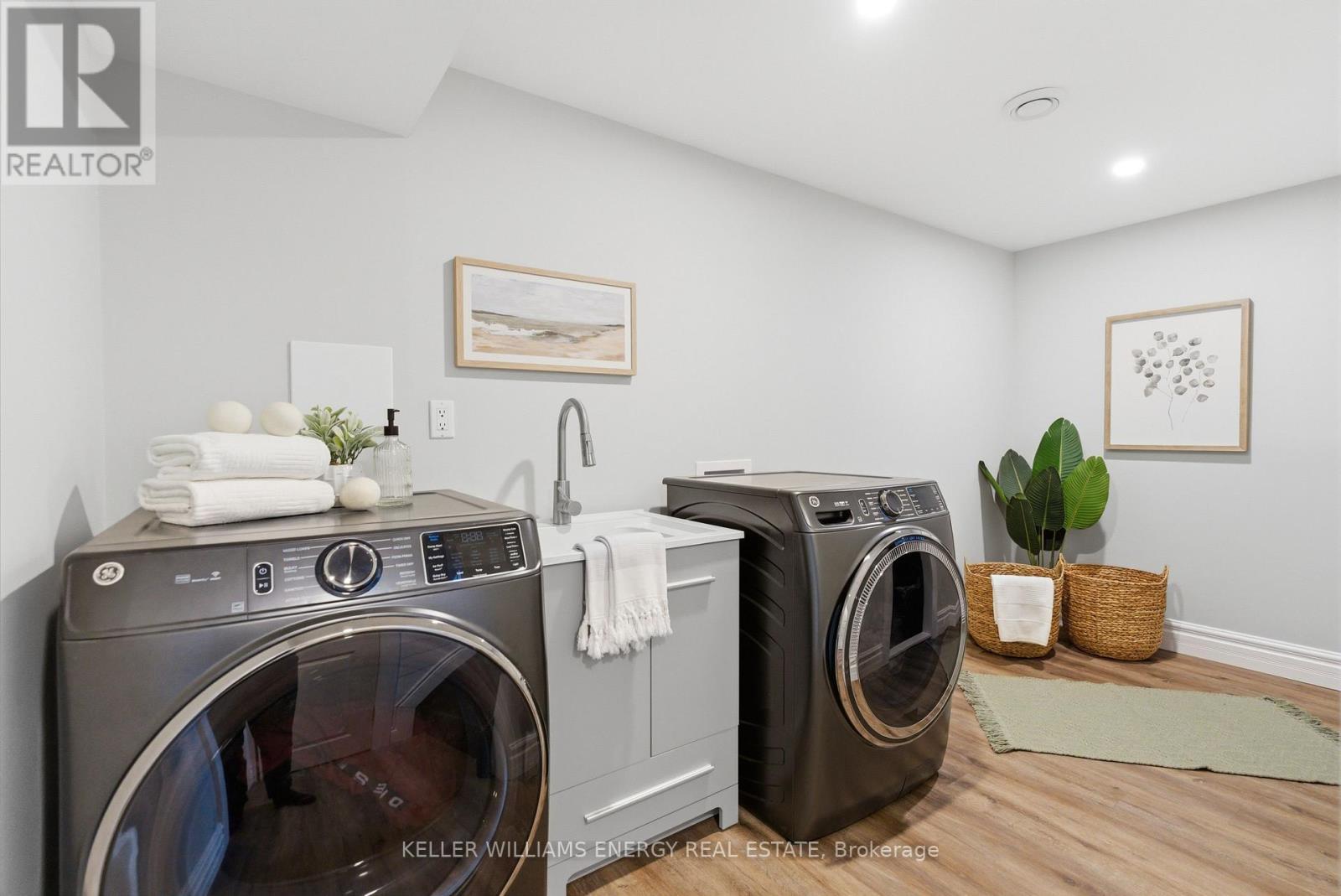 307 Fleetwood Road, Kawartha Lakes (Manvers), ON - Indoor Photo Showing Laundry Room