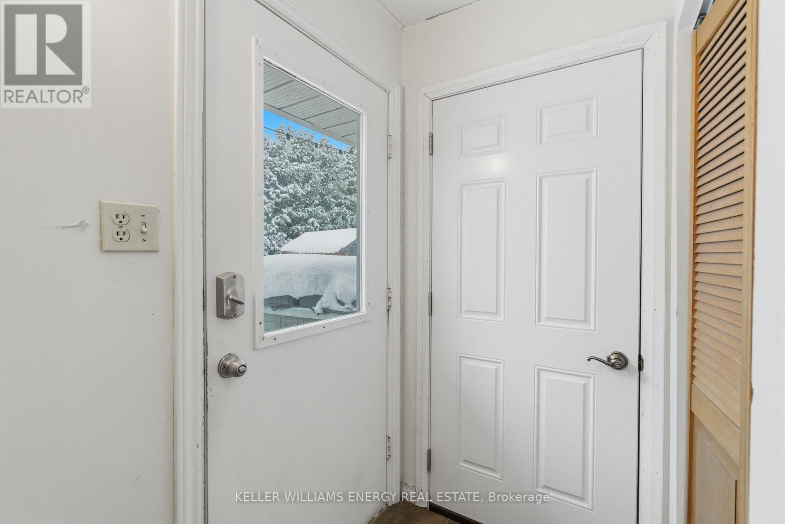 307 Fleetwood Road, Kawartha Lakes (Manvers), ON - Indoor Photo Showing Other Room