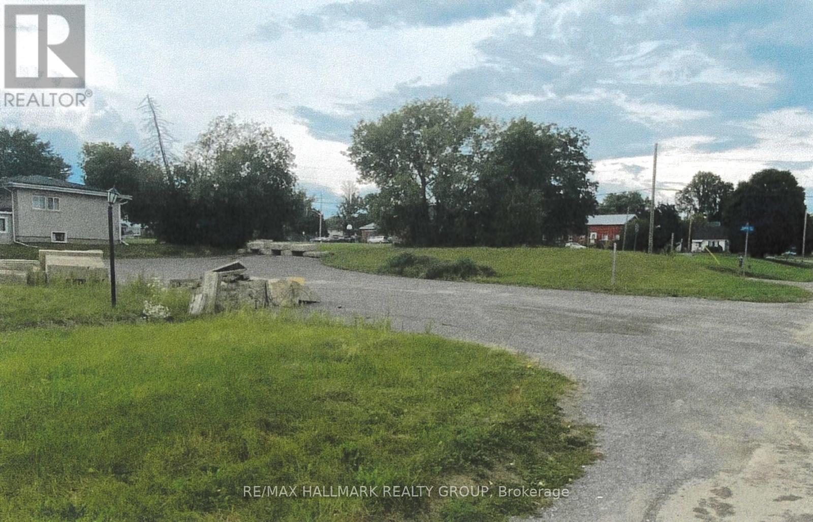 66 Elgin Avenue W, Renfrew, ON