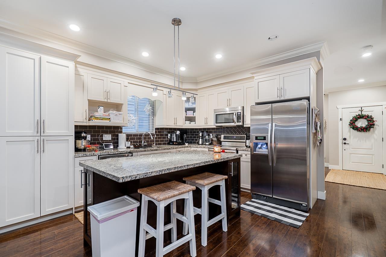 19079 67A Avenue, Surrey, BC - Indoor Photo Showing Kitchen