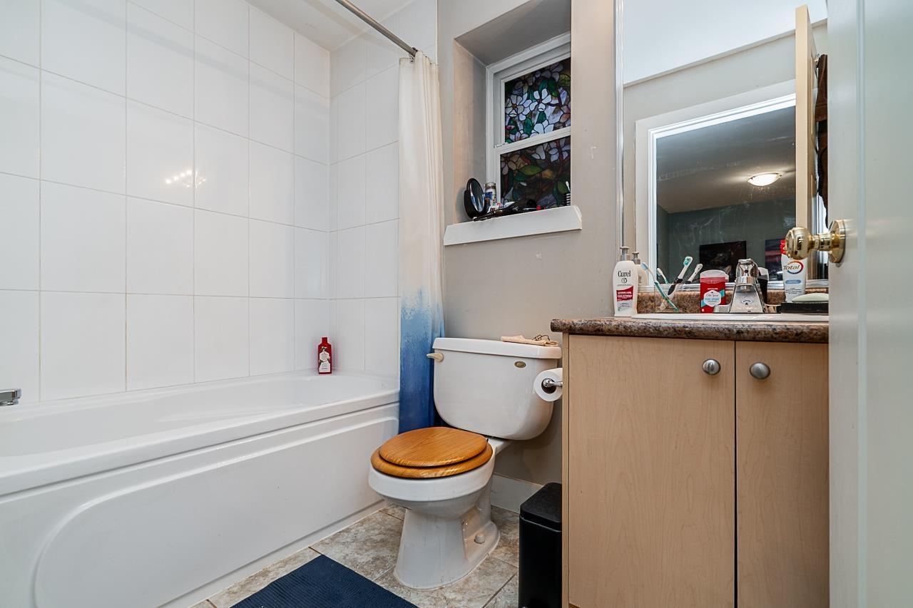 19079 67A Avenue, Surrey, BC - Indoor Photo Showing Bathroom