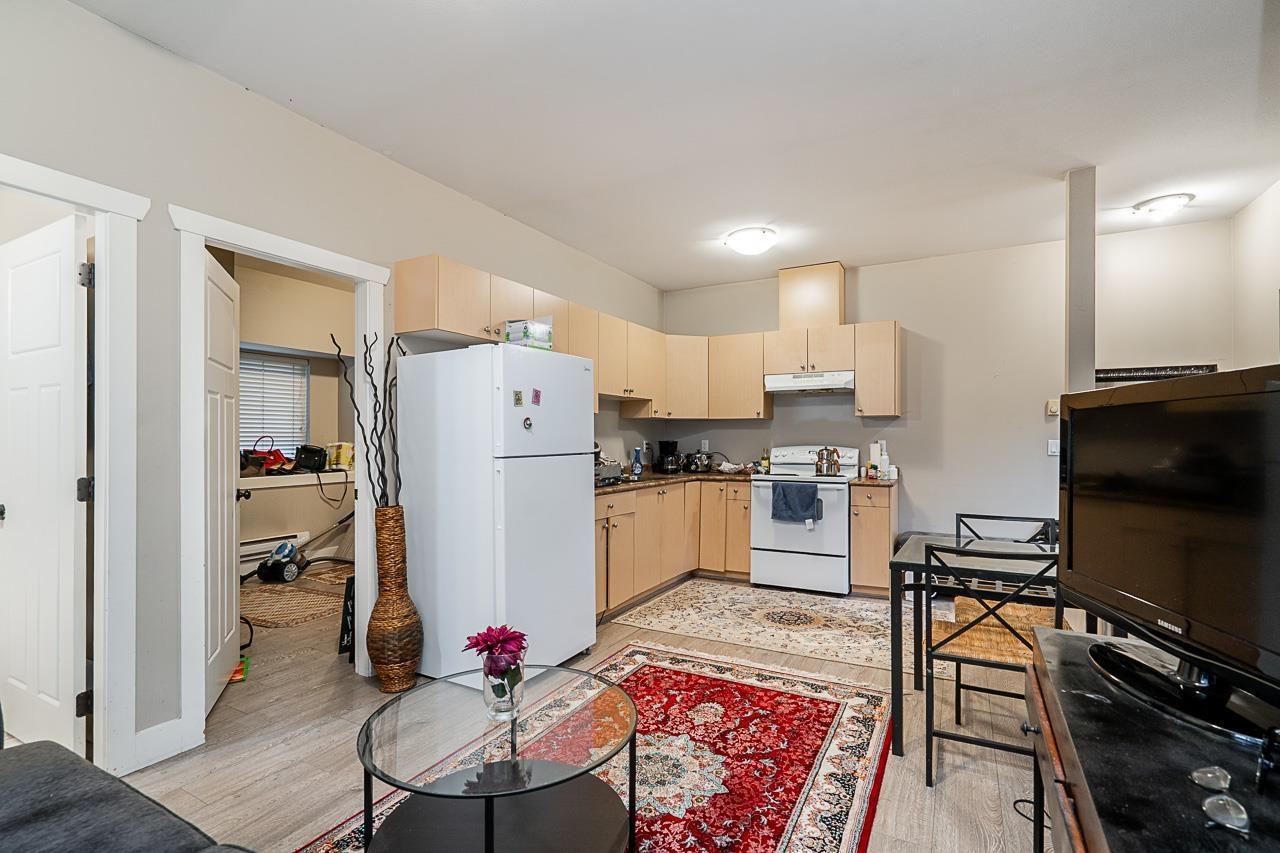 19079 67A Avenue, Surrey, BC - Indoor Photo Showing Kitchen