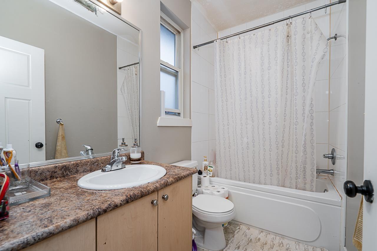 19079 67A Avenue, Surrey, BC - Indoor Photo Showing Bathroom