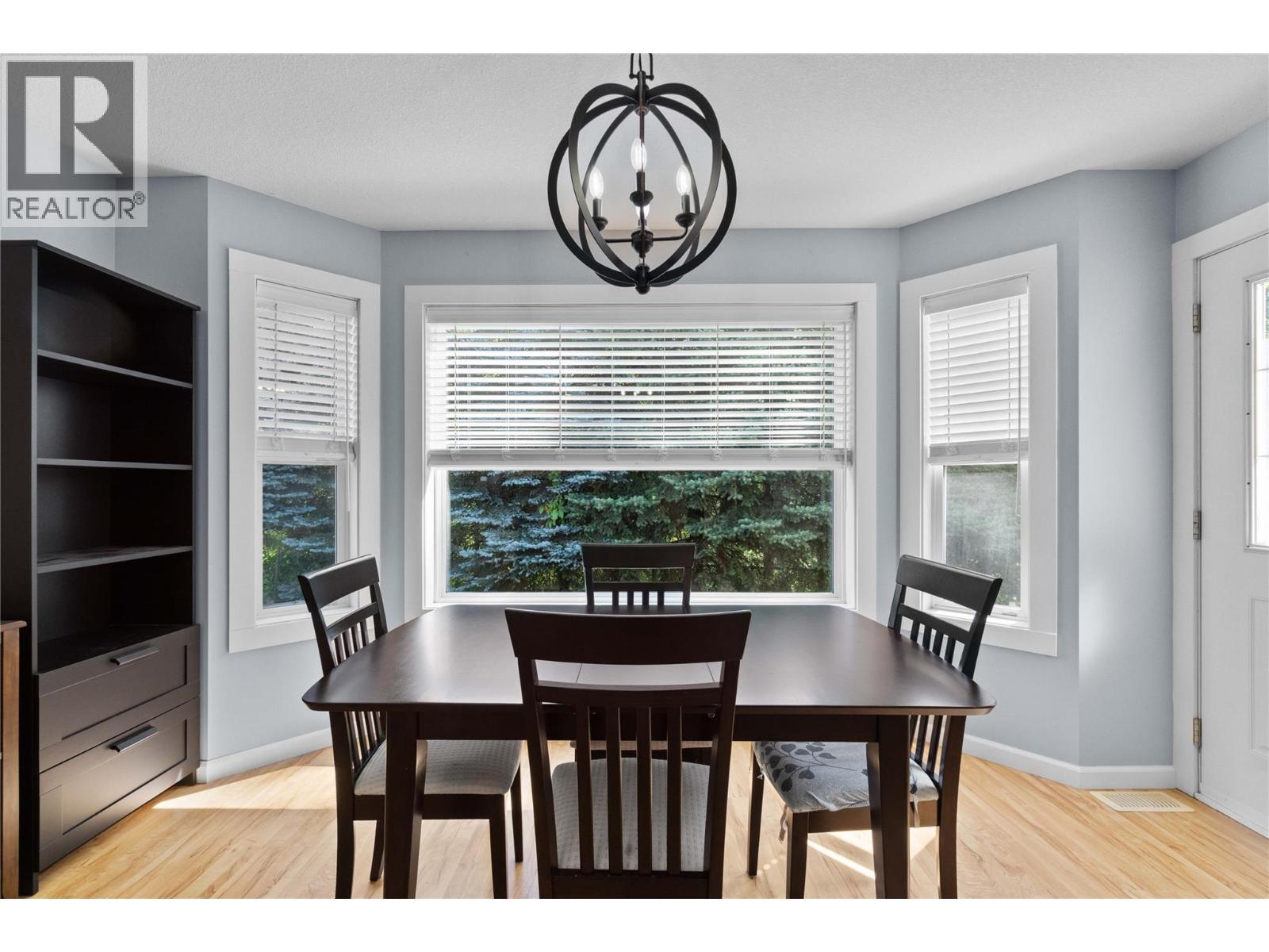 801 20 Street Ne Unit# 27, Salmon Arm, BC - Indoor Photo Showing Dining Room