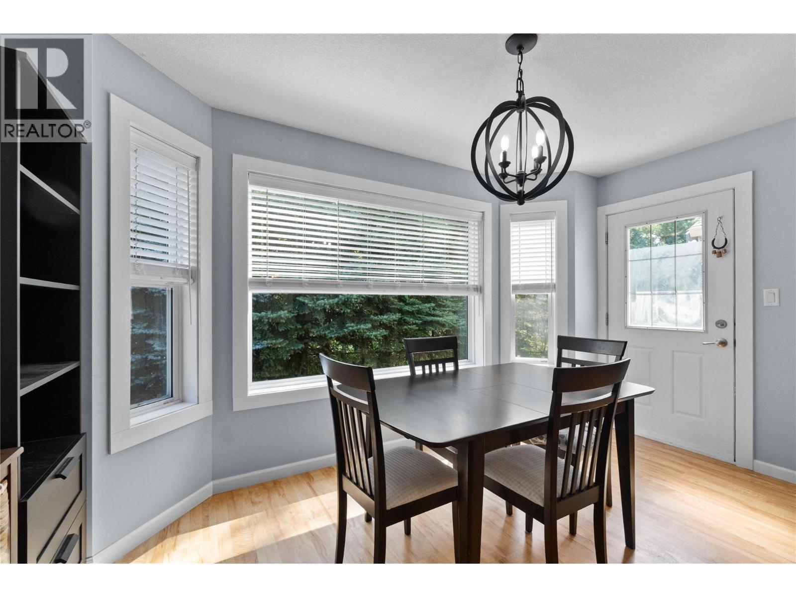 801 20 Street Ne Unit# 27, Salmon Arm, BC - Indoor Photo Showing Dining Room