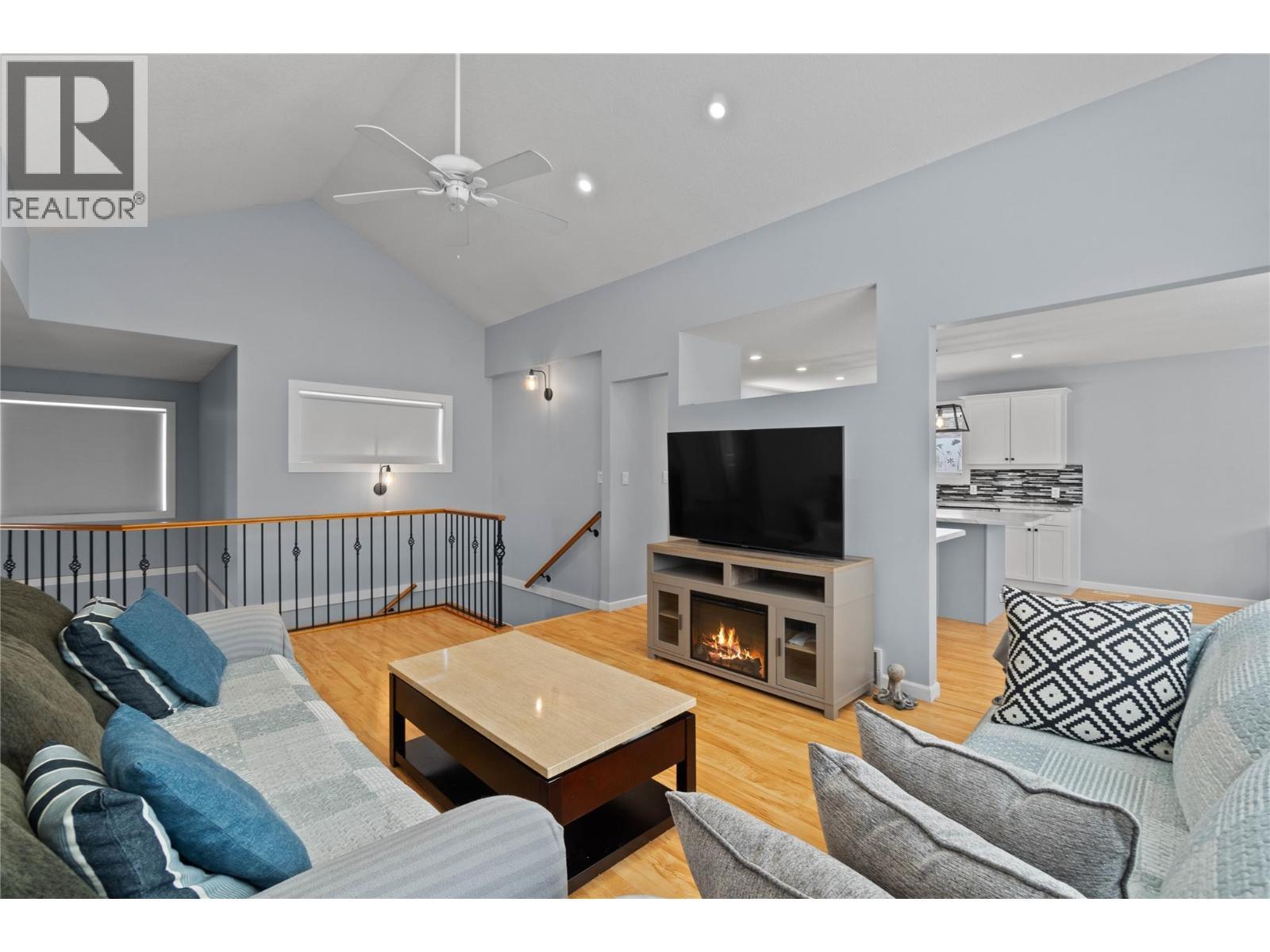 801 20 Street Ne Unit# 27, Salmon Arm, BC - Indoor Photo Showing Living Room With Fireplace